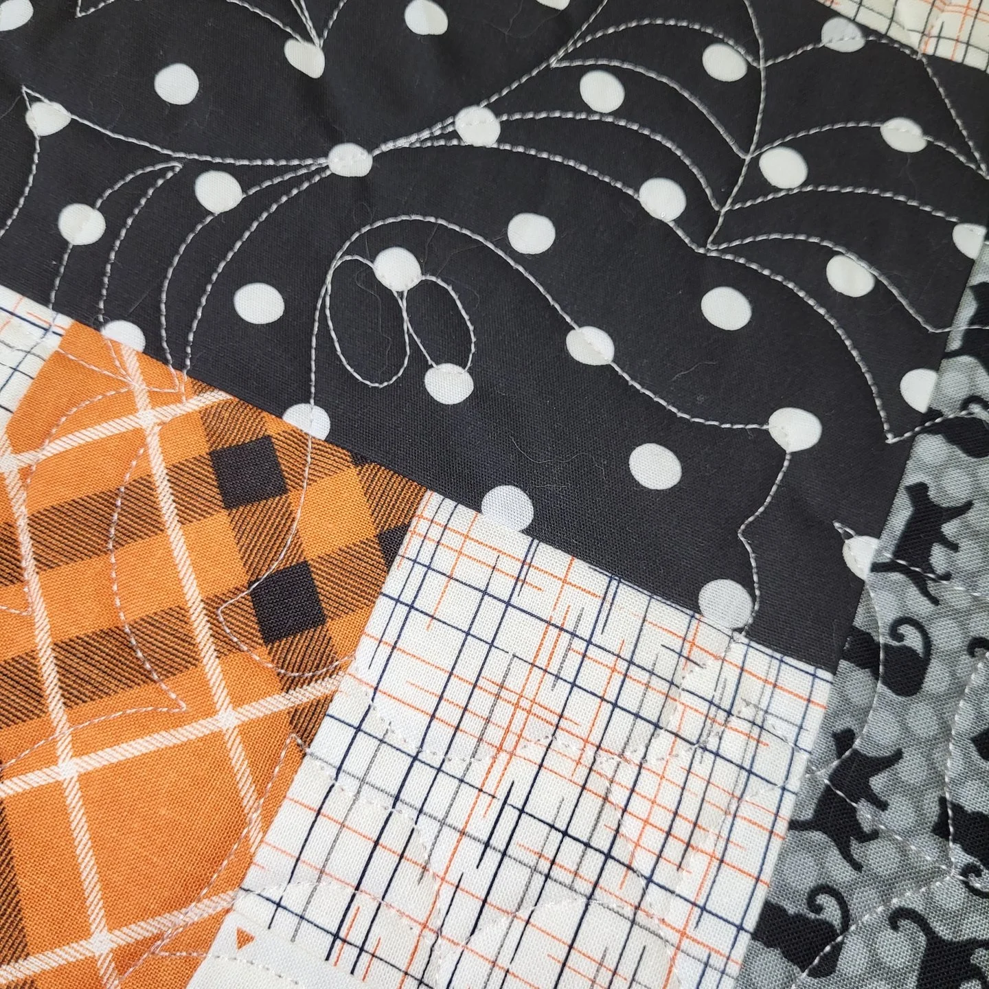 The more I looked at Melanie's quilt, the more I loved it!! It is filled with so many different Halloween themed and Halloween colored fabrics! I love those little kitties in costumes and the fun Jack Skellington print!

For thread color, Melanie was