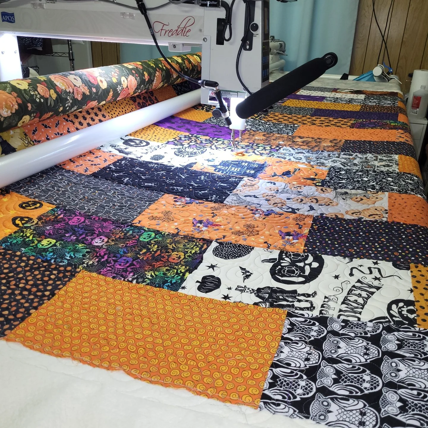 Happy Halloween and Freddie Friday!! 🎉🎃

Padma was a new client (Hi, Padma!) who was referred to me by a friend and sent this quilt all the way from California! It trekked across the US and made its way into my studio just in time to be quilted and
