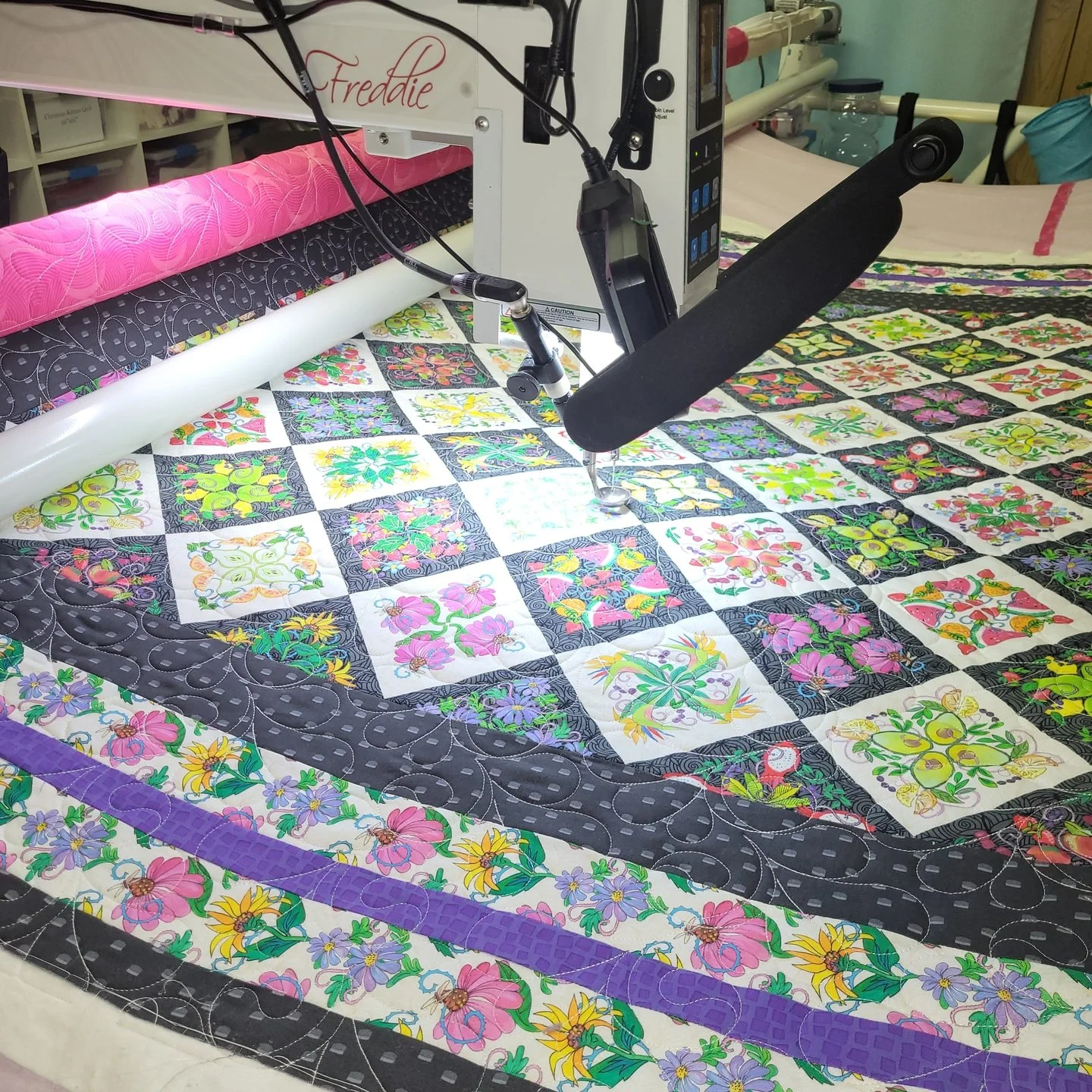 I made this quilt for @freespiritfabrics late last year and I'm so excited to share it!

This is the Fruit Mandala quilt by @helengoddenquilts and @freespiritfabrics. The center of the quilt is a large panel and I took my time cutting it out so that 