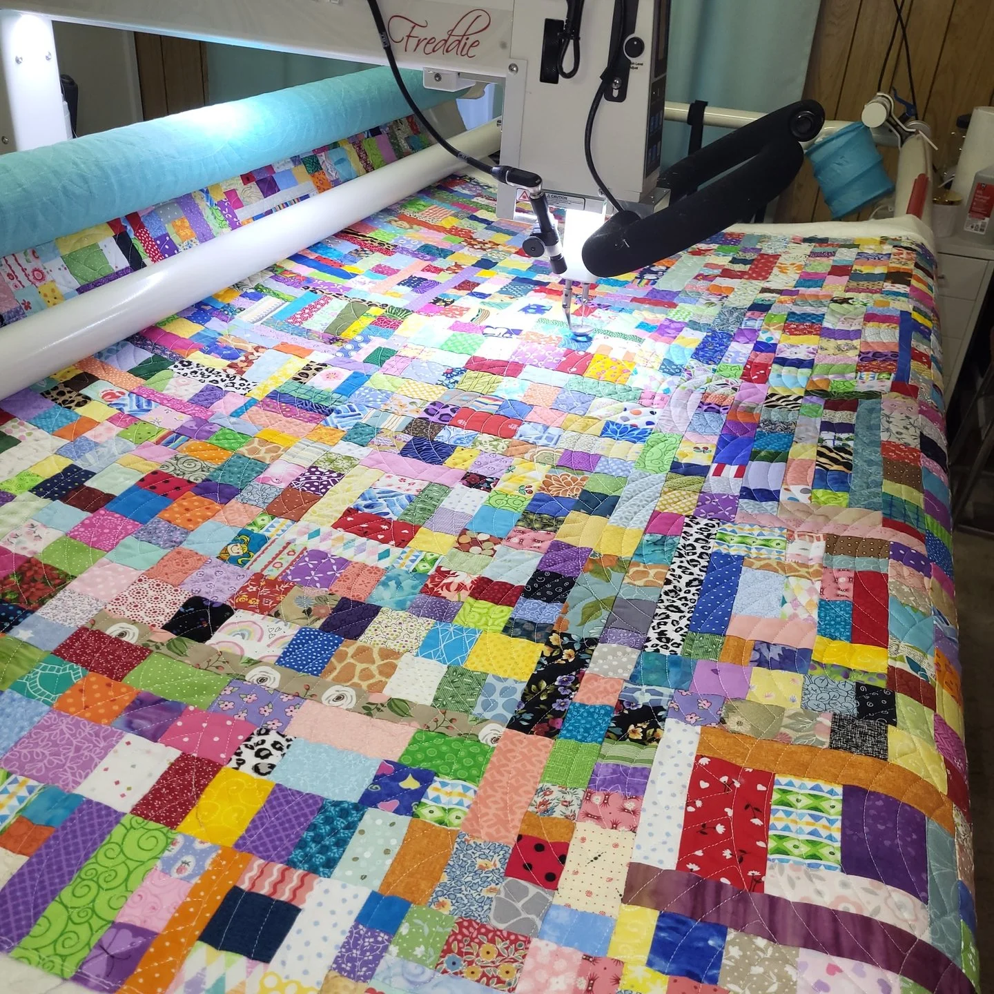 As I quilted Ellen's crumb quilt, I tried to find the pattern in it, but I couldn't. Some of those pieces are so so tiny, and it's so so beautiful!

Ellen expertly chose Baptist Fan for the quilting which adds a classic feel to her quilt AND will kee