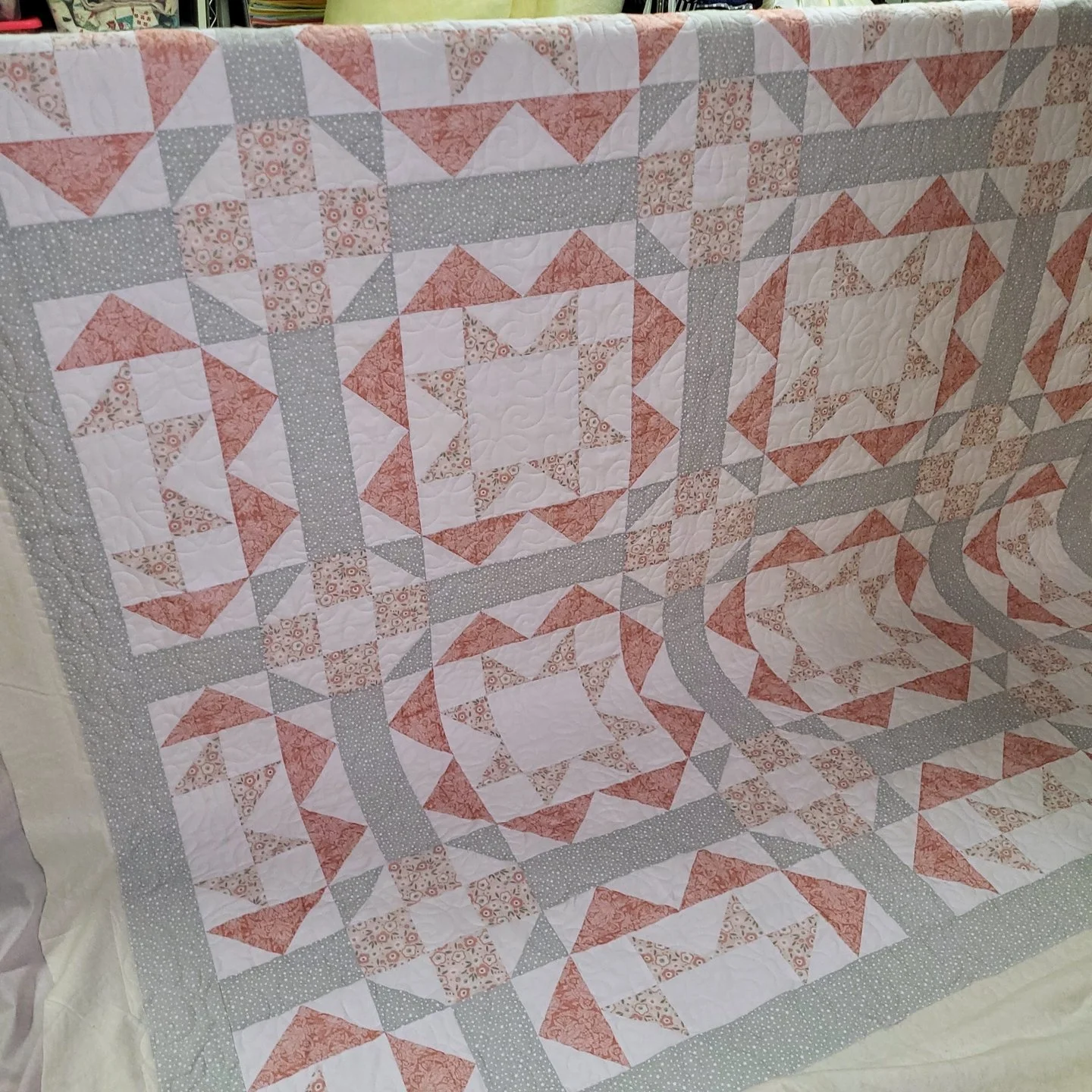 When Ellen dropped off her Crumb quilt, she also dropped off this simply beautiful little quilt!

It's a mystery quilt by Cheryl Brickey @meadowmistdesigns, and Ellen said she loves mystery quilts and loves her designs, so it sounds like a match made
