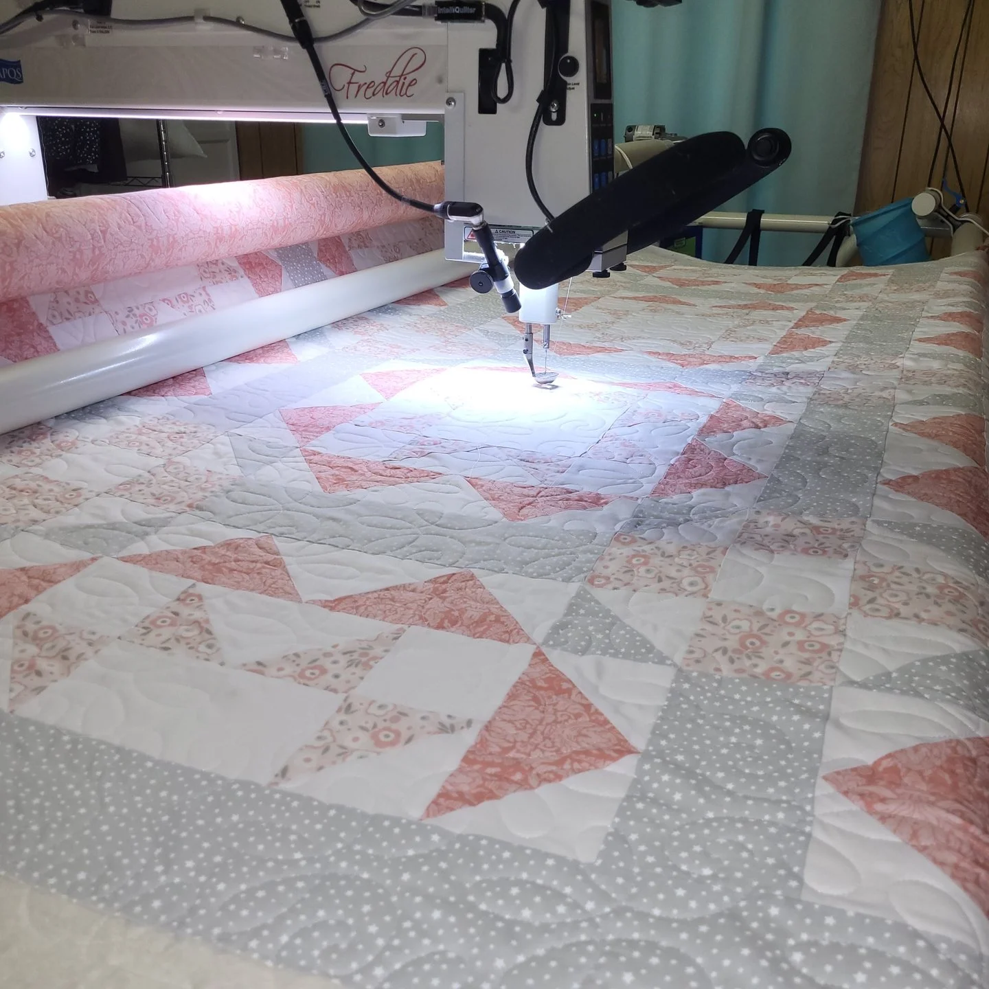 Have you ever made a mystery quilt?! I have, and I have seen countless others. Sometimes they're a little chaotic, but this one is so so beautiful!

Ellen mastered this quilt with such a super soothing and gentle color palette!

Ellen made this as pa