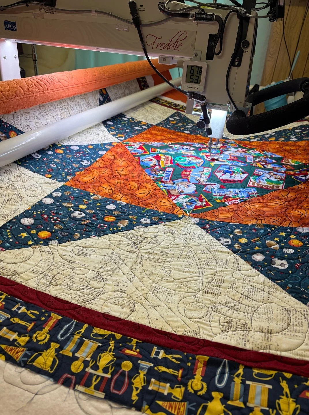 Tina made this amazing sporty quilt and it's so fun!! I love the bold colors and patterns and that minky backing is amazing!!

More photos to come tomorrow. 😁 

#pieceofhomequilts #pohquilts #computerizedquilting #apqsfreddie #apqsquilting #apqs #di