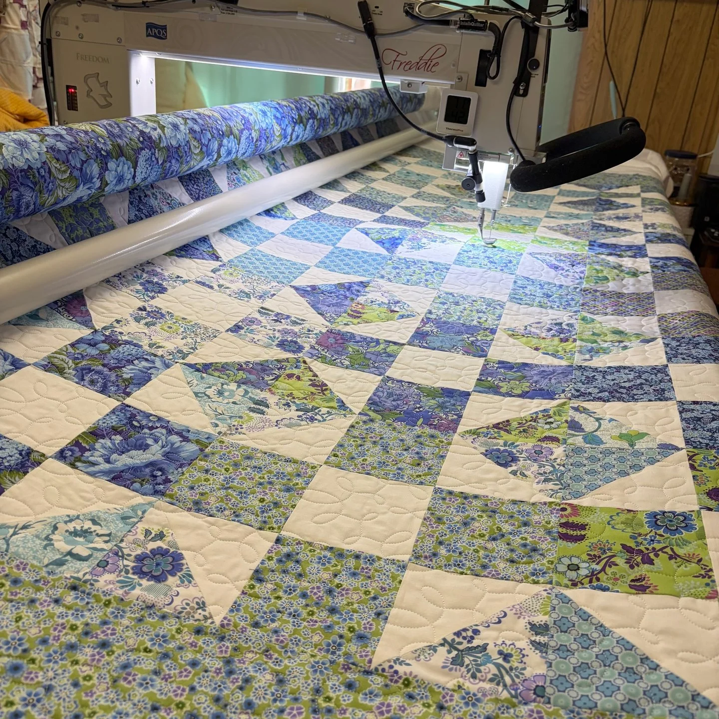 Jeanne made this stunning floral quilt and I had so much fun quilting it! I love the dual effect of the blocks that then create a secondary pattern.

This is the Sea Glass pattern from The Quilt Company and I quilted it with one of the very first pan