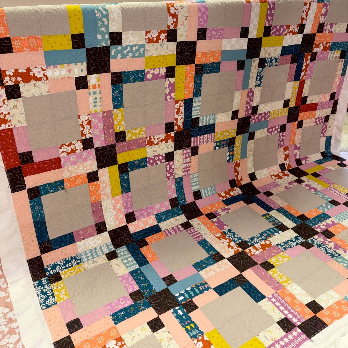 Take a slow scroll through this BEAUTIFUL quilt! I love that linen fabric in the center of each patchwork square! I also love how scrappy this quilt is!

If you're dying to make this quilt yourself, check out Jenny's pattern Bonnie Twist!

Oh, and I'