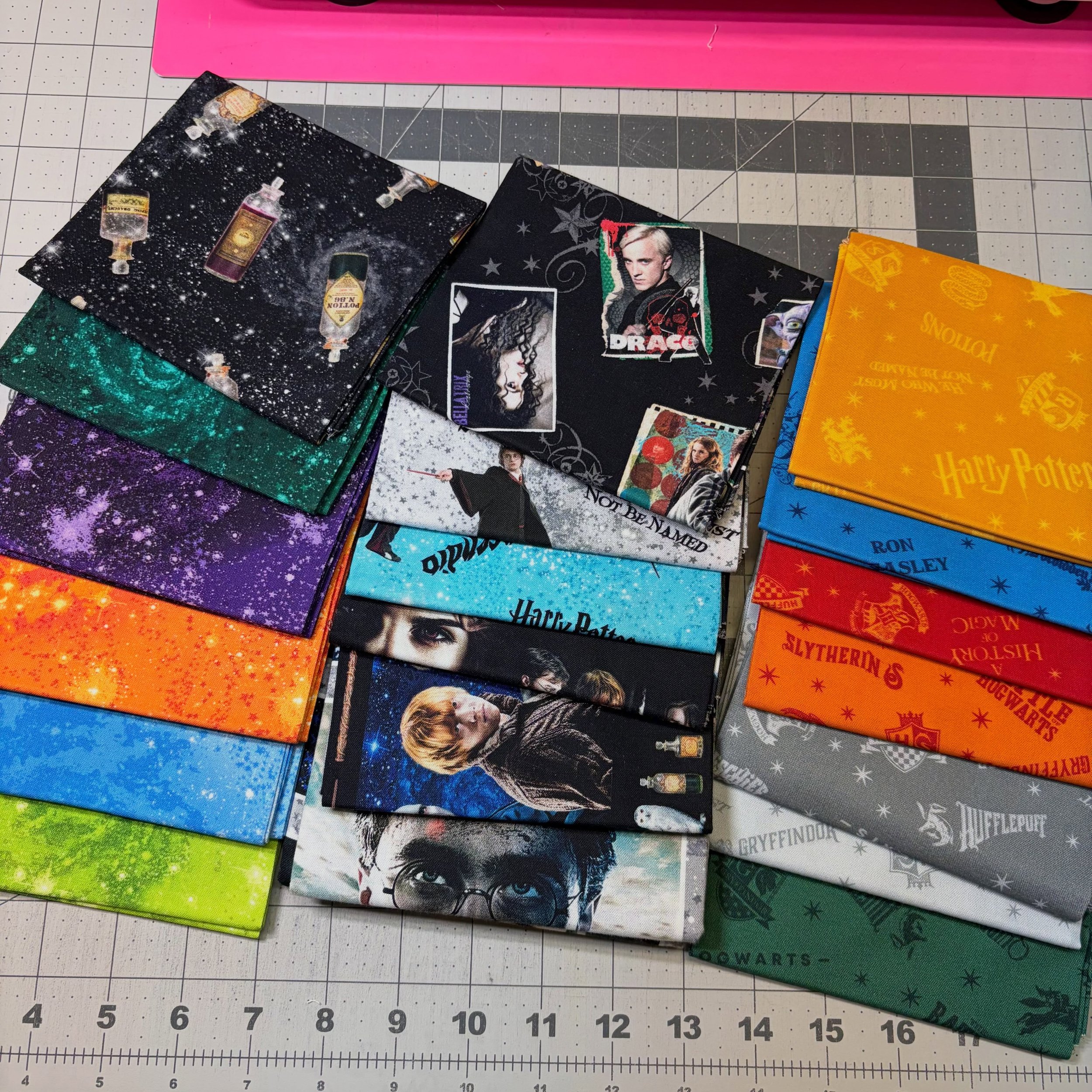 My nephew&rsquo;s birthday party is in 3 weeks! Let&rsquo;s see if I can make him a quilt in time!! 🤞

#pieceofhomequilts #pohquilts #thestartofsomethingnew #harrypotter #luckystarsquilt