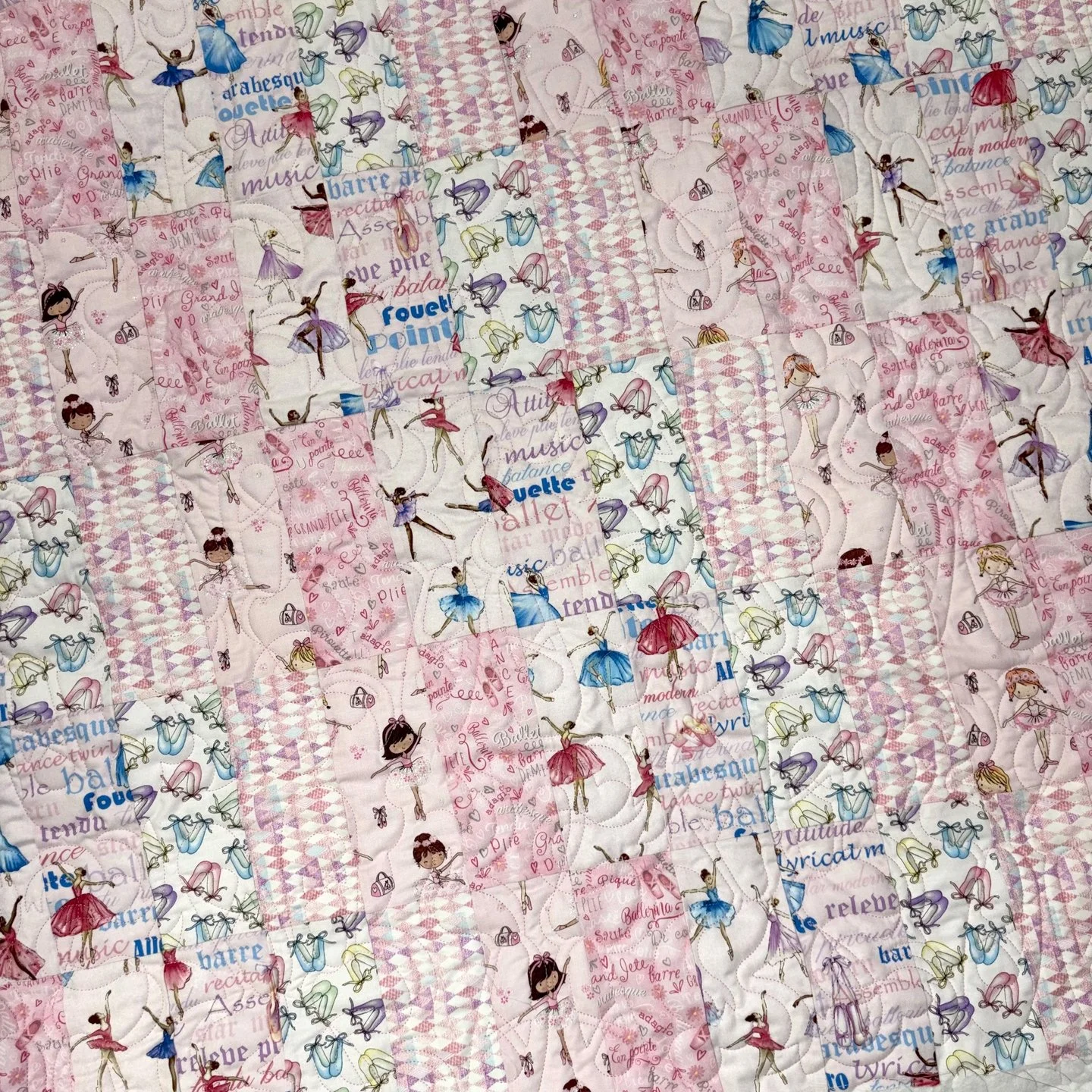 You're not seeing double! Tina made two almost identical quilt and both are so precious!

For the backing, she used a blanket, and it worked so well! I love the pop of blue on the back!

Maker: Tina @mothermayhem55
Pantograph: Ballet Slippers

#piece