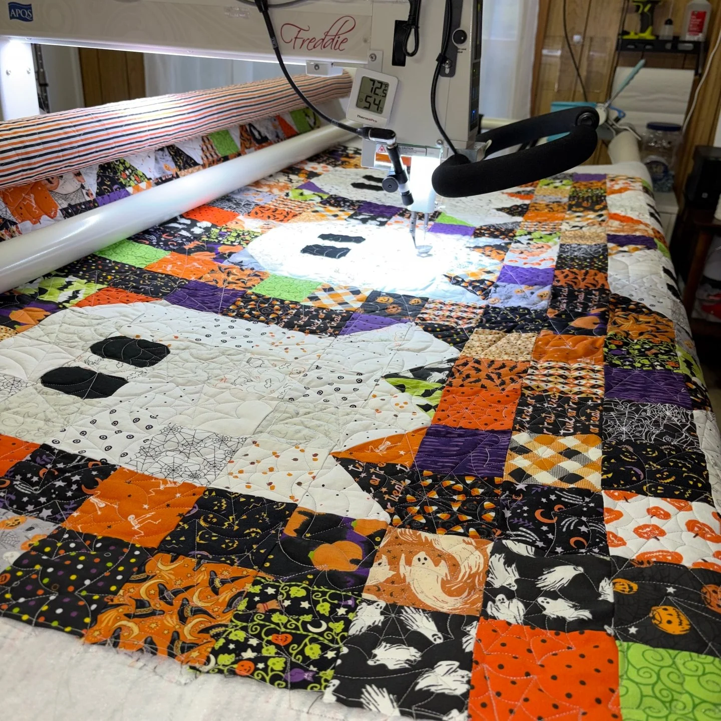 The more I look at this quilt, the more I want to make one!! I always admire really scrappy quilts like these because truthfully, they're not my forte. 

Fortunately, Maddi has mastered the art of a scrappy quilt and I was lucky enough to get to quil