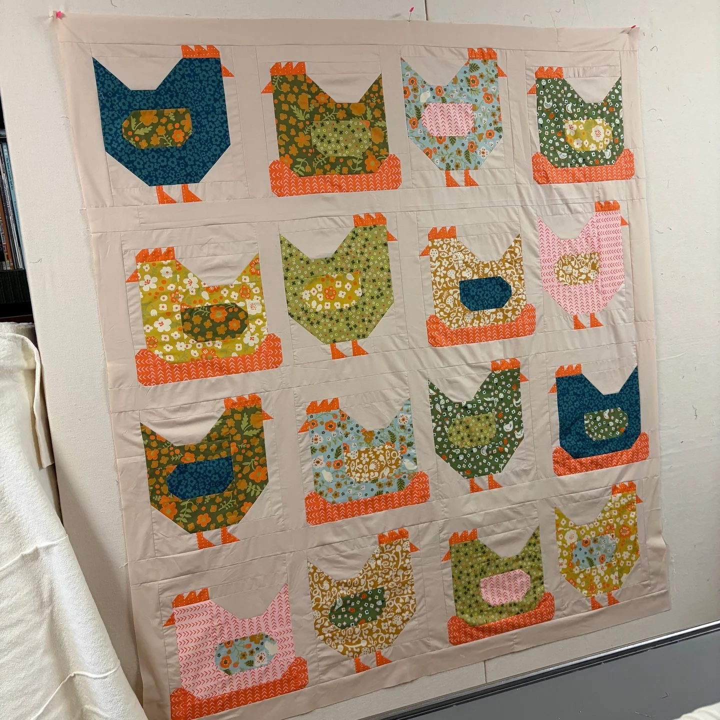 I made this sample for Kristen of @littlehousecottons and had so much fun making it! I just love how it turned out! This is the Chickens pattern from @cluckclucksew and it made for one amazing quilt!

Kristen designs and sells organic cotton for quil