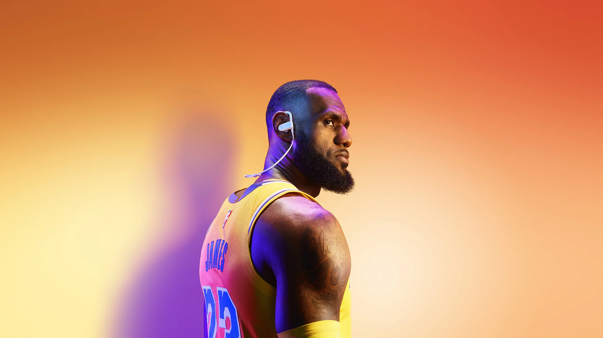 Holiday18_LeBron_PB3W.jpg