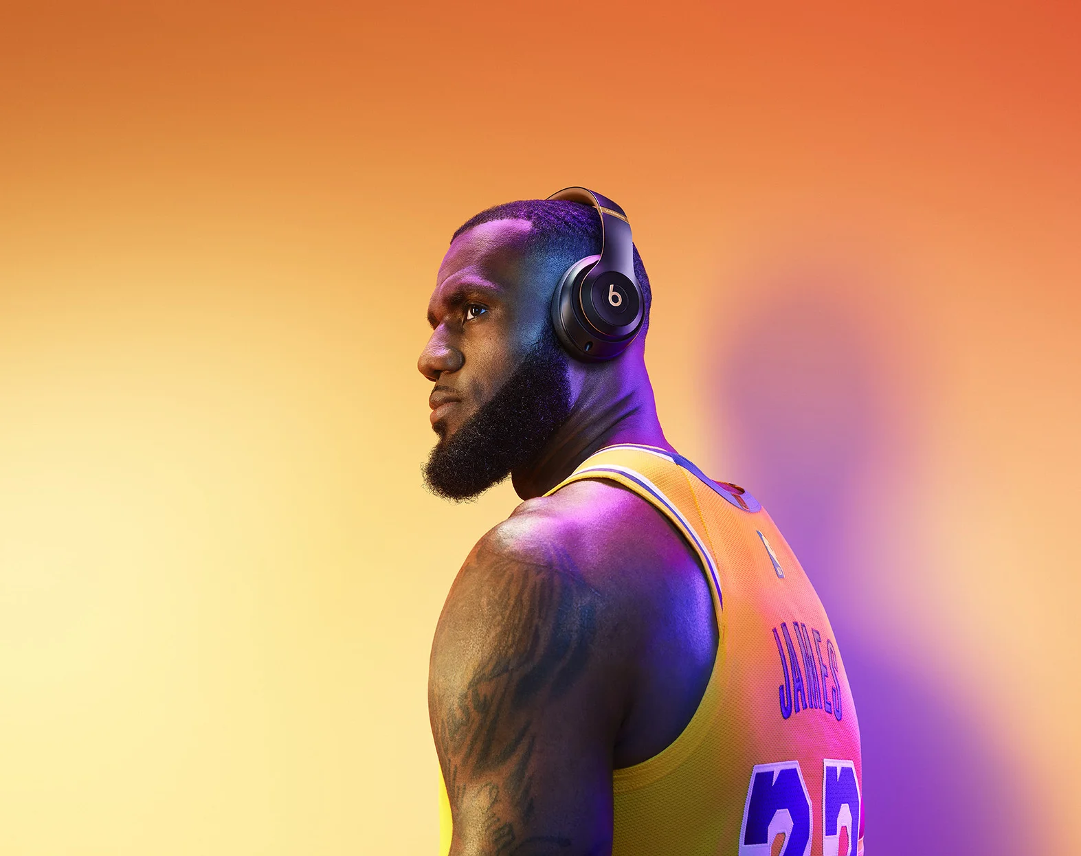 Holiday18_LeBron_ST3_alt.jpg