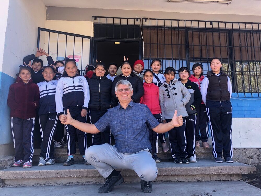  Chris Orsinger dio presentaciones a estudiantes en tres escuelas en la cuenca de Laja en Guanjuato, México. 