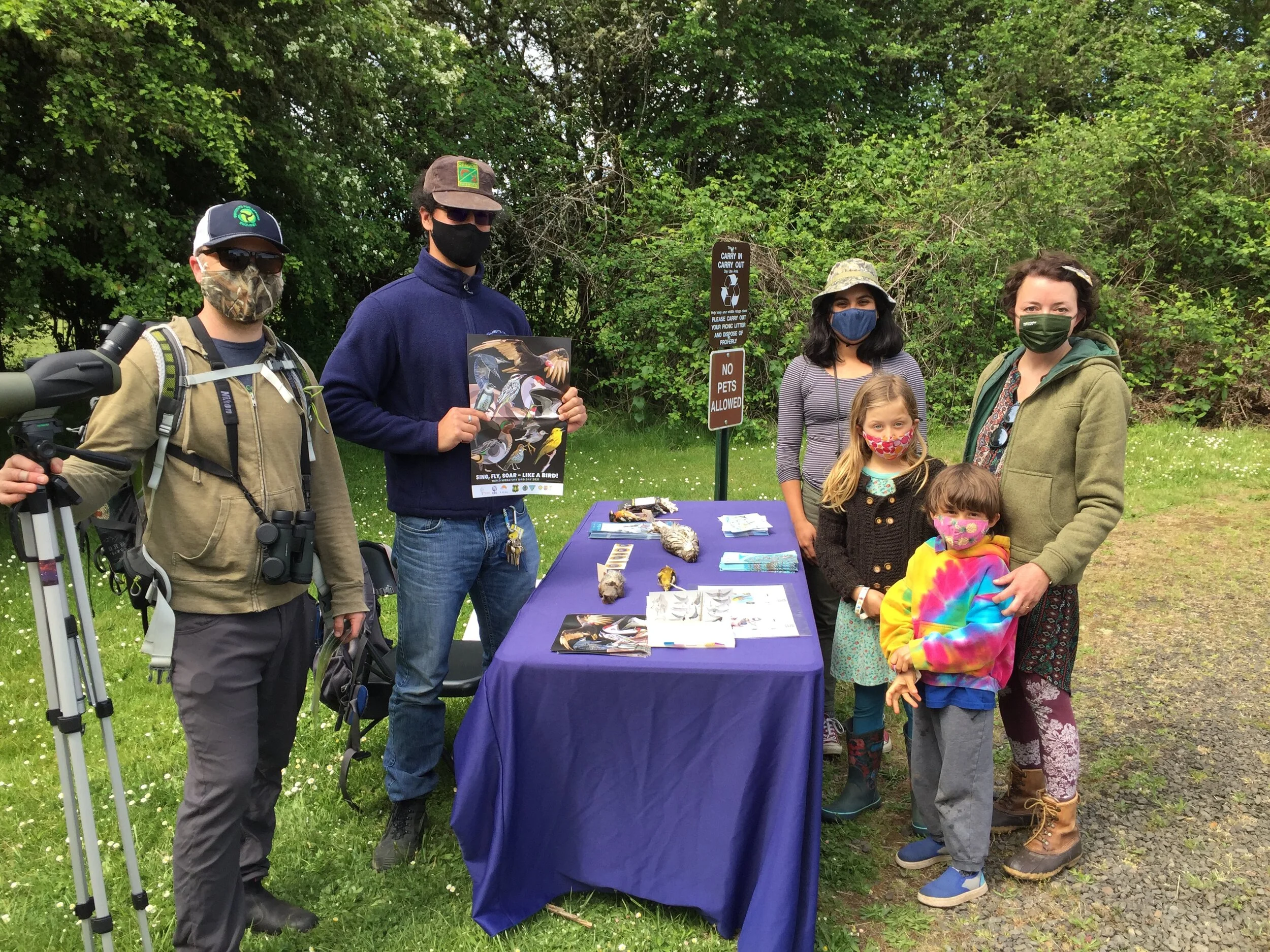 El equipo de Willamette realizó un conteo de aves el dia 8 de mayo en el Refugio Nacional de Vida Sivestre William L. Finley, Corvallis, Oregon. Nuestros socios de USFWS diseñaron actividades familiares para aprender de las aves migratorias.