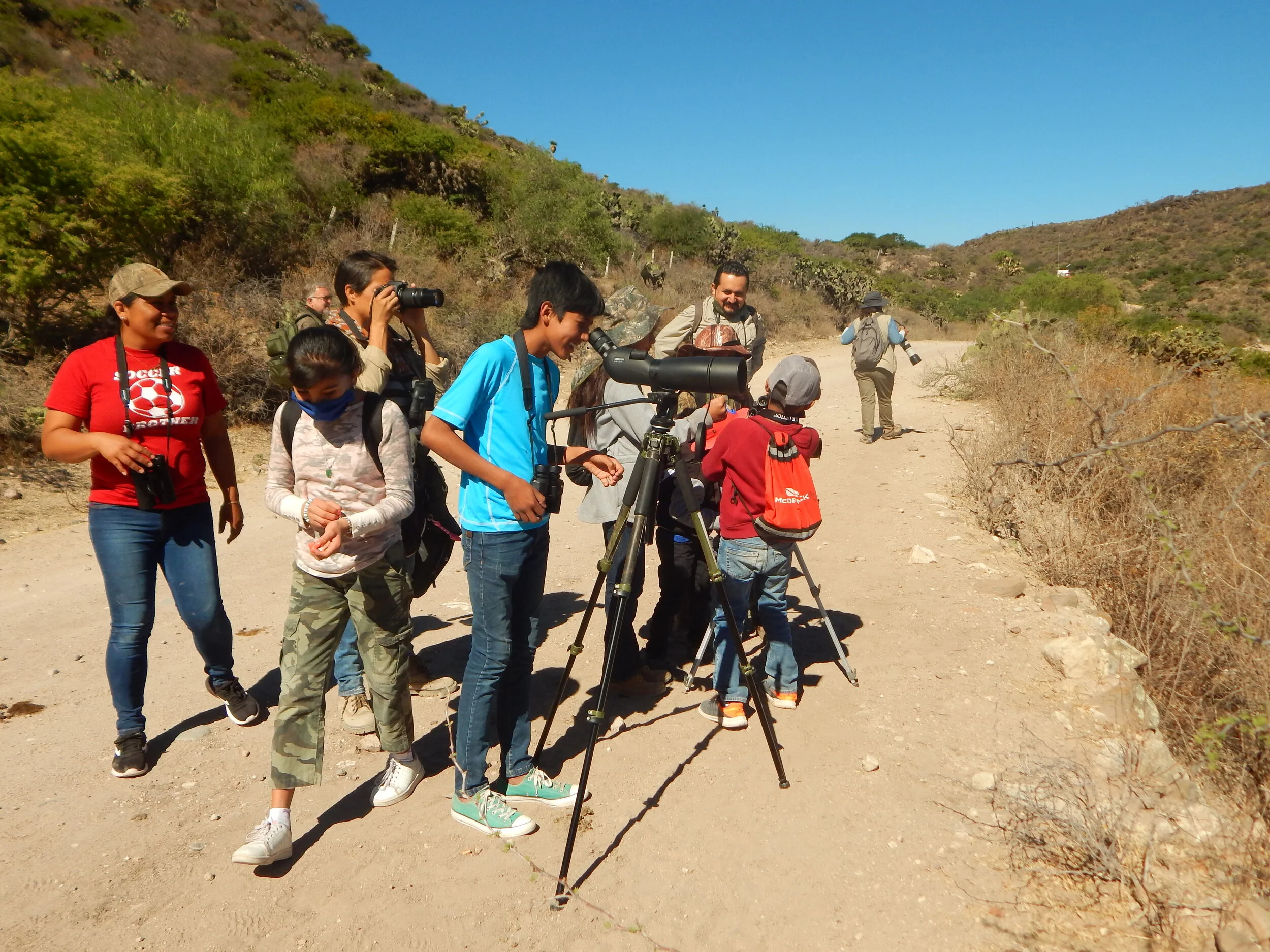 Observación de aves  en el Área Natiral Protegida Peña Alta, en la Comunidad Presa de San Franco, San Diego de la Unión, Guanajuato.