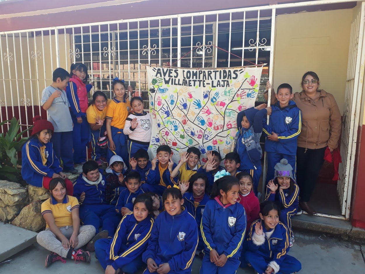  “Los estudiantes sienten una conexión con el medio ambiente a través de su exploración y comprensión de cómo se comparten estas experiencias. Me encanta que estoy aprendiendo junto con mis estudiantes a través de la participación en este programa. C