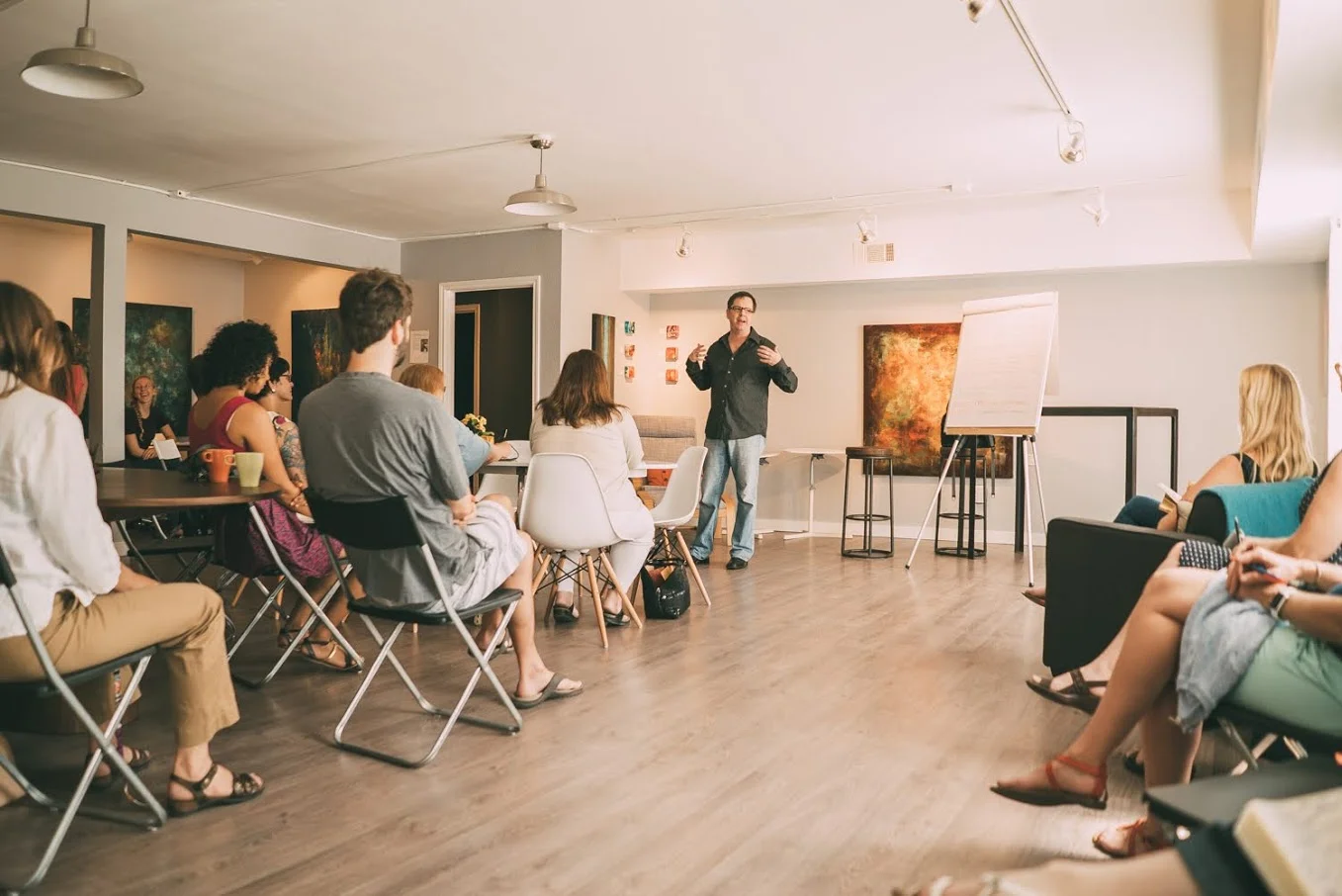 Gallery_presentation with flip chart.jpg