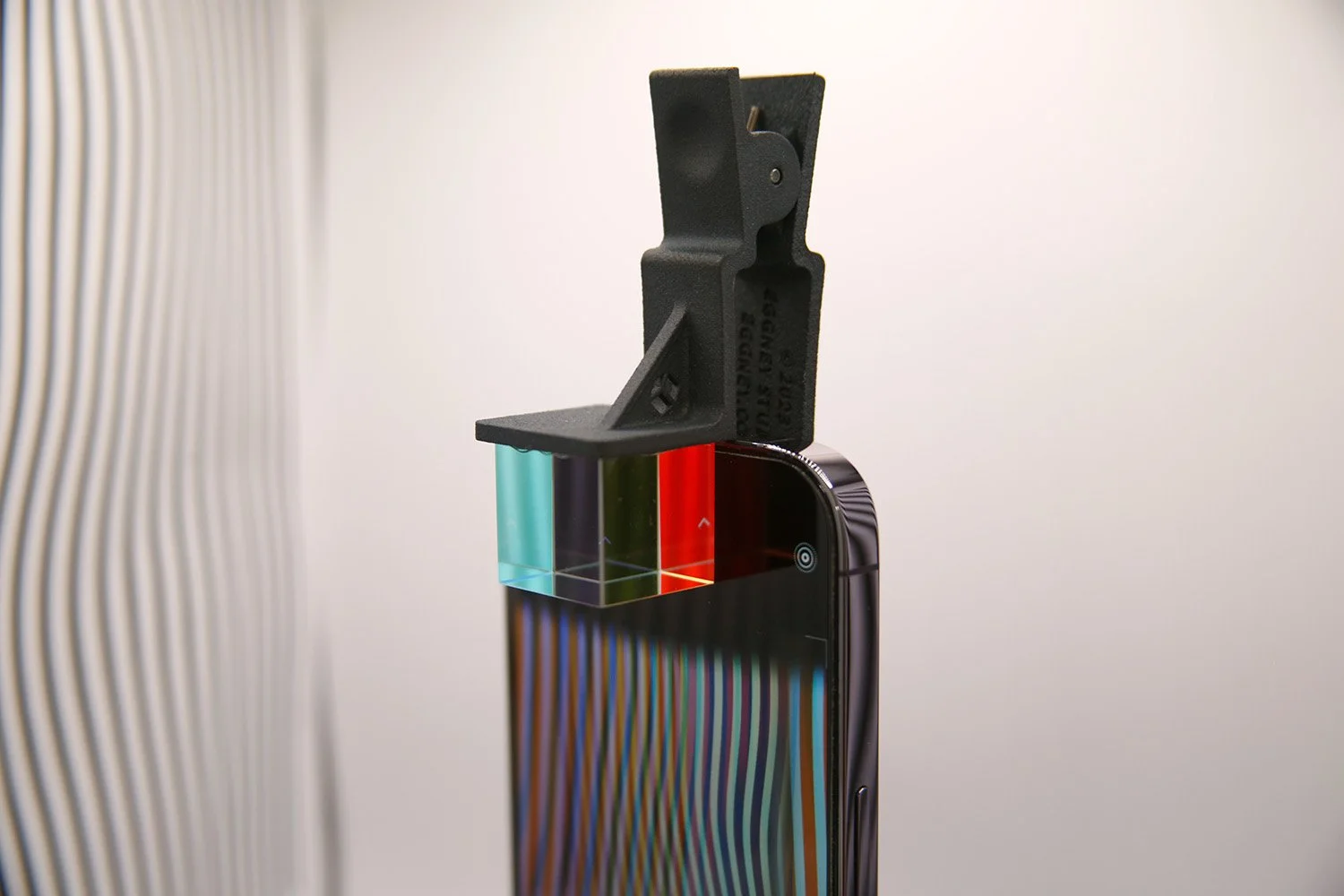 Kaleidocube: Analog Filter for your Phone