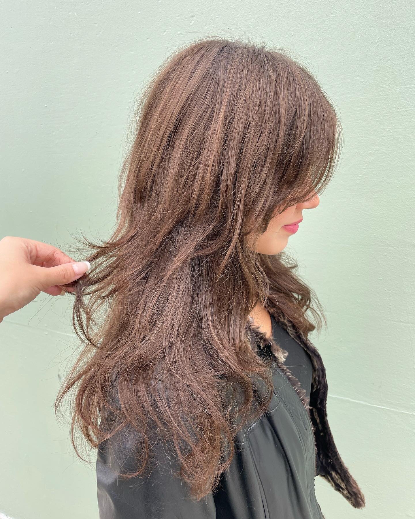 Curtain bangs are BANGIN&rsquo; this year!!! 🙌🏽
-
-
-
-
-
#thetacomaparlor #theparlor #sthelensave #tacomasalon #tacomahair #tacomahairstylist #tacomahaircolor #tacomafullfoil #tacoma #downtowntacoma #711 #davines #PCAskin  #eleven #balayagecolor #