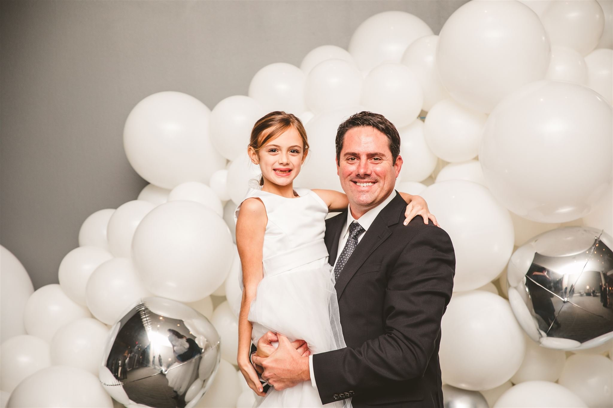 white wedding balloon decor24.jpg