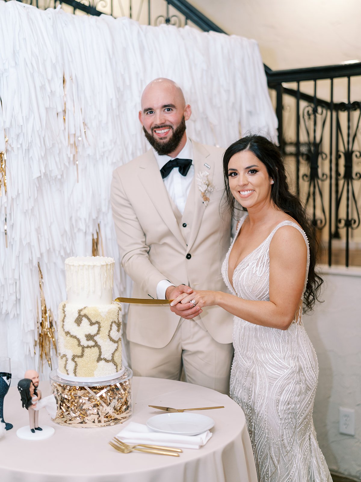 Cake table streamer wall wedding18.jpg