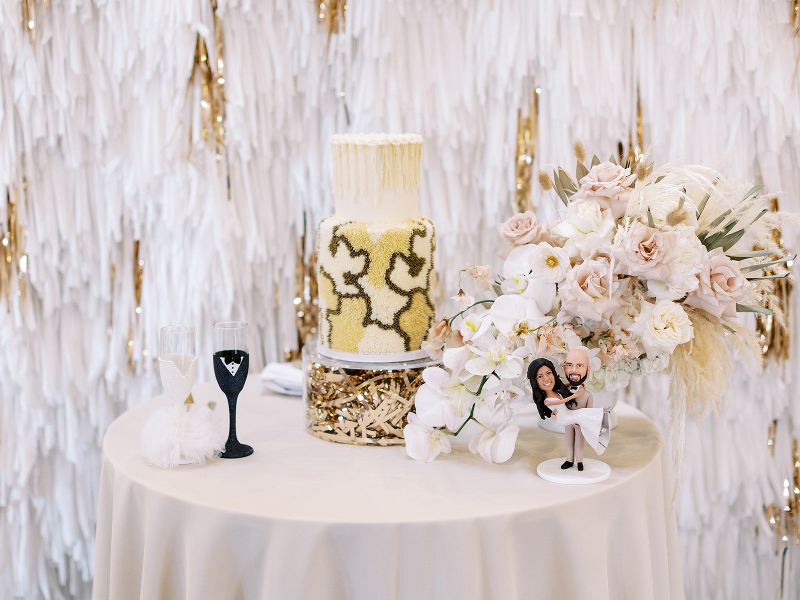 Cake table streamer wall wedding52.jpg