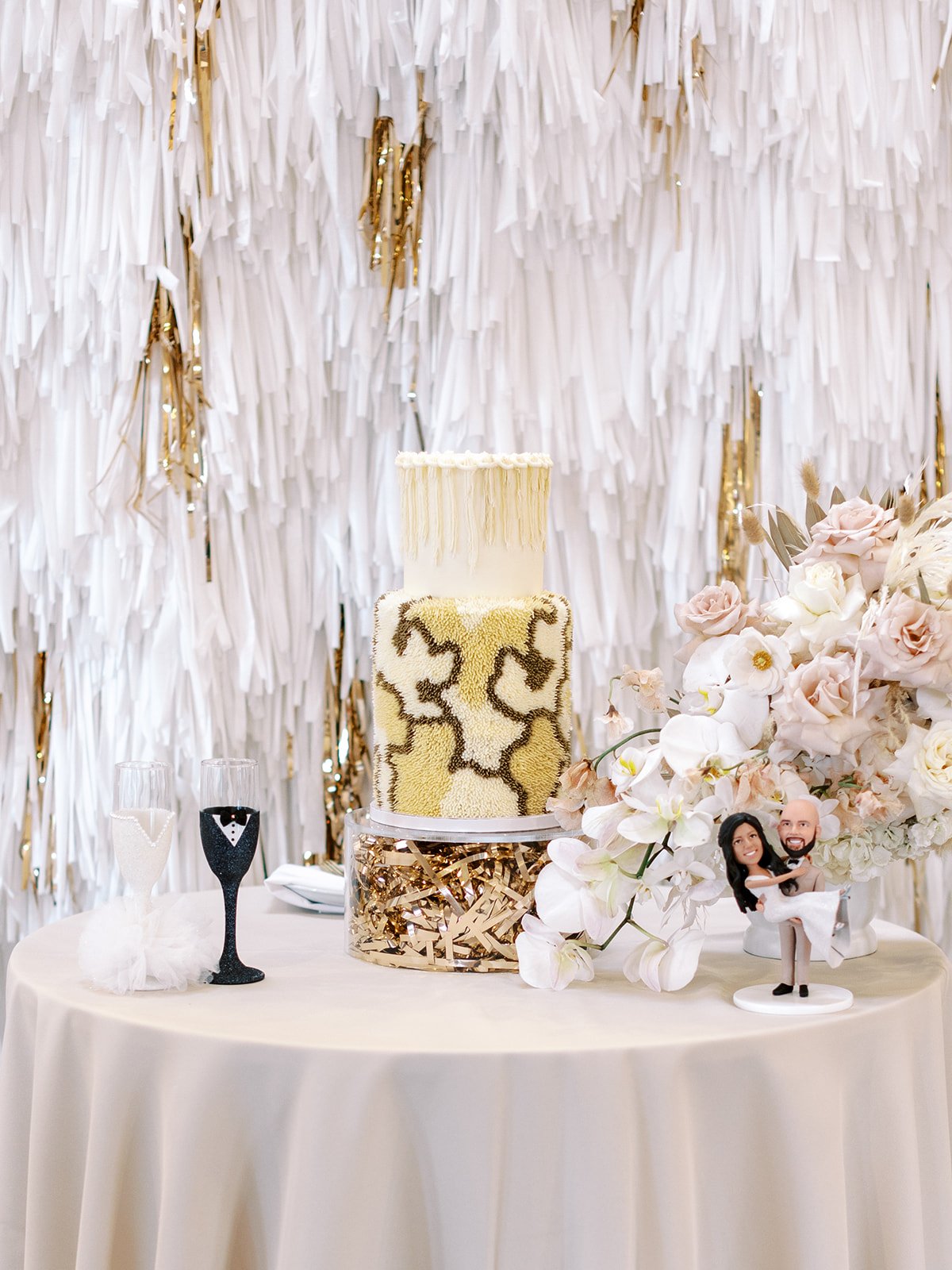 Cake table streamer wall wedding62.jpg