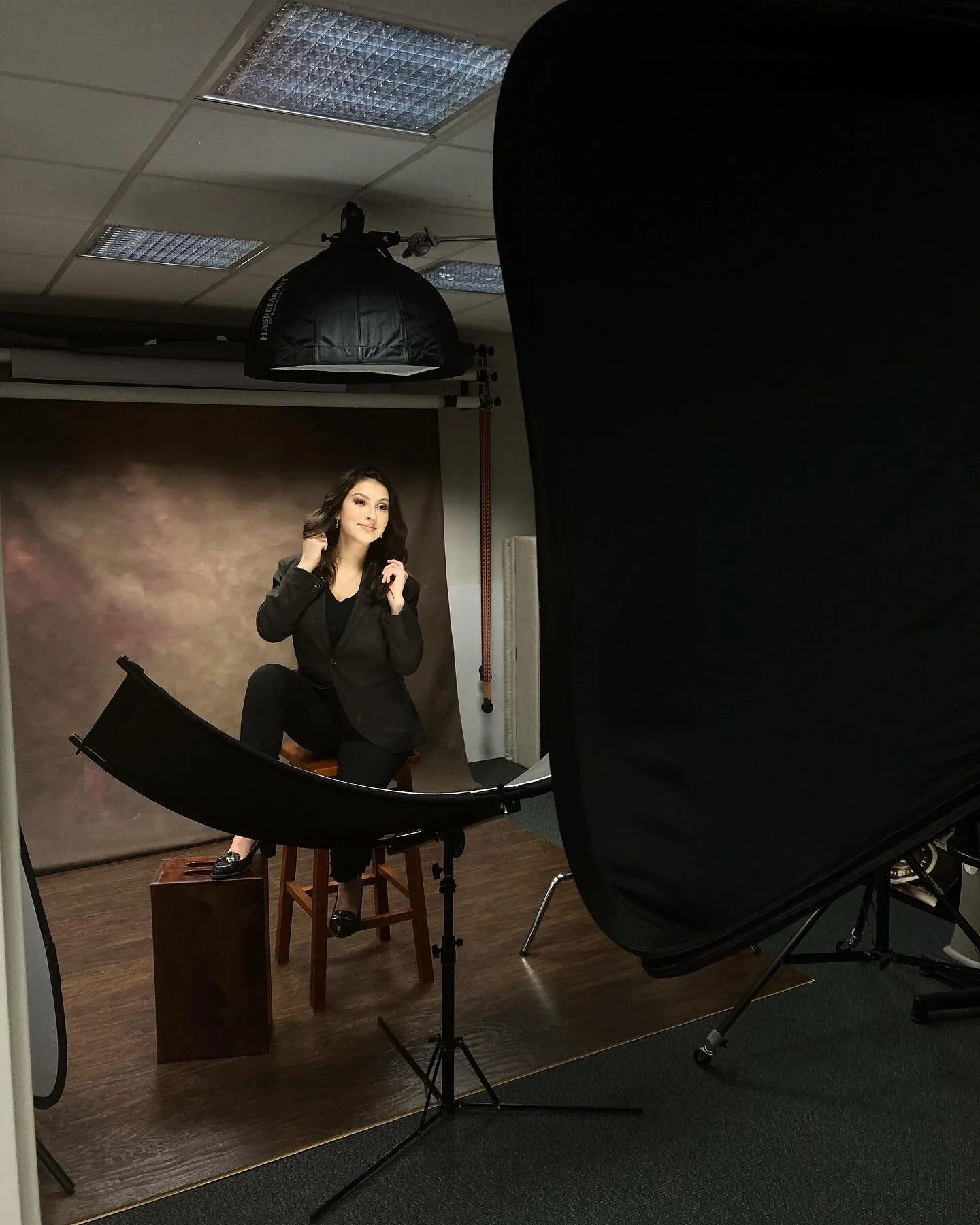 Behind the scenes at @3chicksthatclick studio😎📸 An amazing experience and opportunity to learn and to be a part of😊 Special thanks to @claudia_carofine