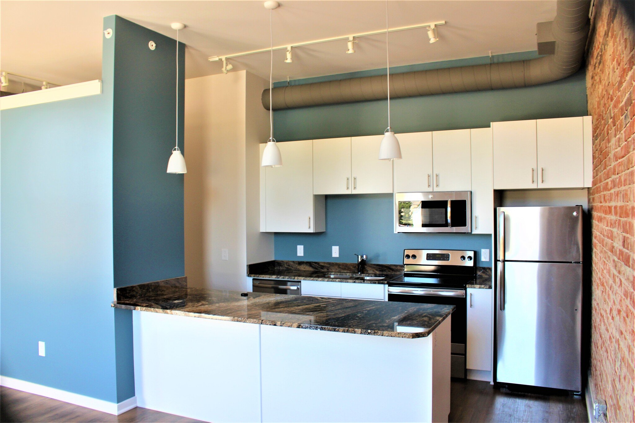 148-W-Broadway-St-Council-Bluffs-IA-Apt-2-Kitchen-6-LargeHighDefinition.jpg