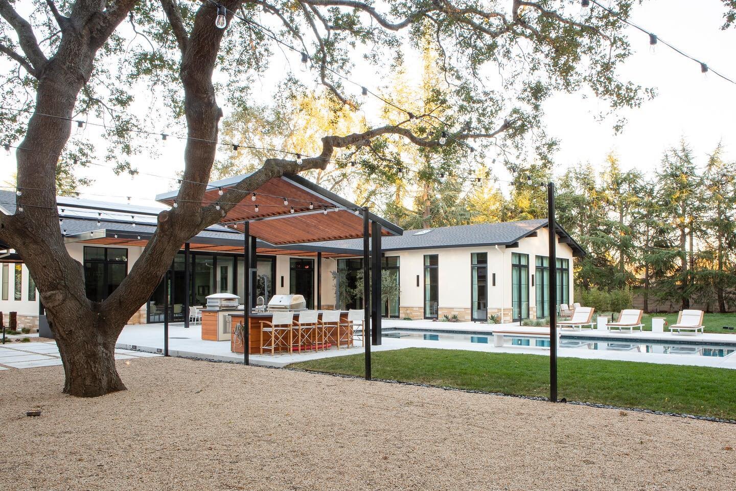 Our Landscape Construction project in Atherton features a modern concrete pool and custom pergola along with multiple outdoor living spaces. 🌅😍
&bull;
&bull;
&bull;
LA: @keithwilliglandscape 
📸: @sydneyrbrown 
&mdash;&mdash;&mdash;&mdash;&mdash;&m