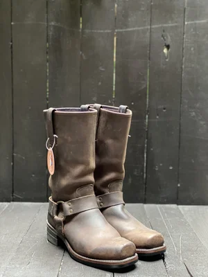 Mens 8.5, Frye Boots — FauxyFurr Vintage + Handmade display picture 1