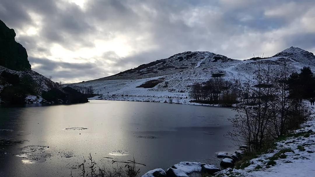 While current restrictions mean I live to far away from the mountains to go and play in the snow, I'm starting to wonder if I'll be able to use my new ice axe on Arthurs seat (in our local park) 🤔😅🤣

#mountainescape #mountains #missingtravel #hill