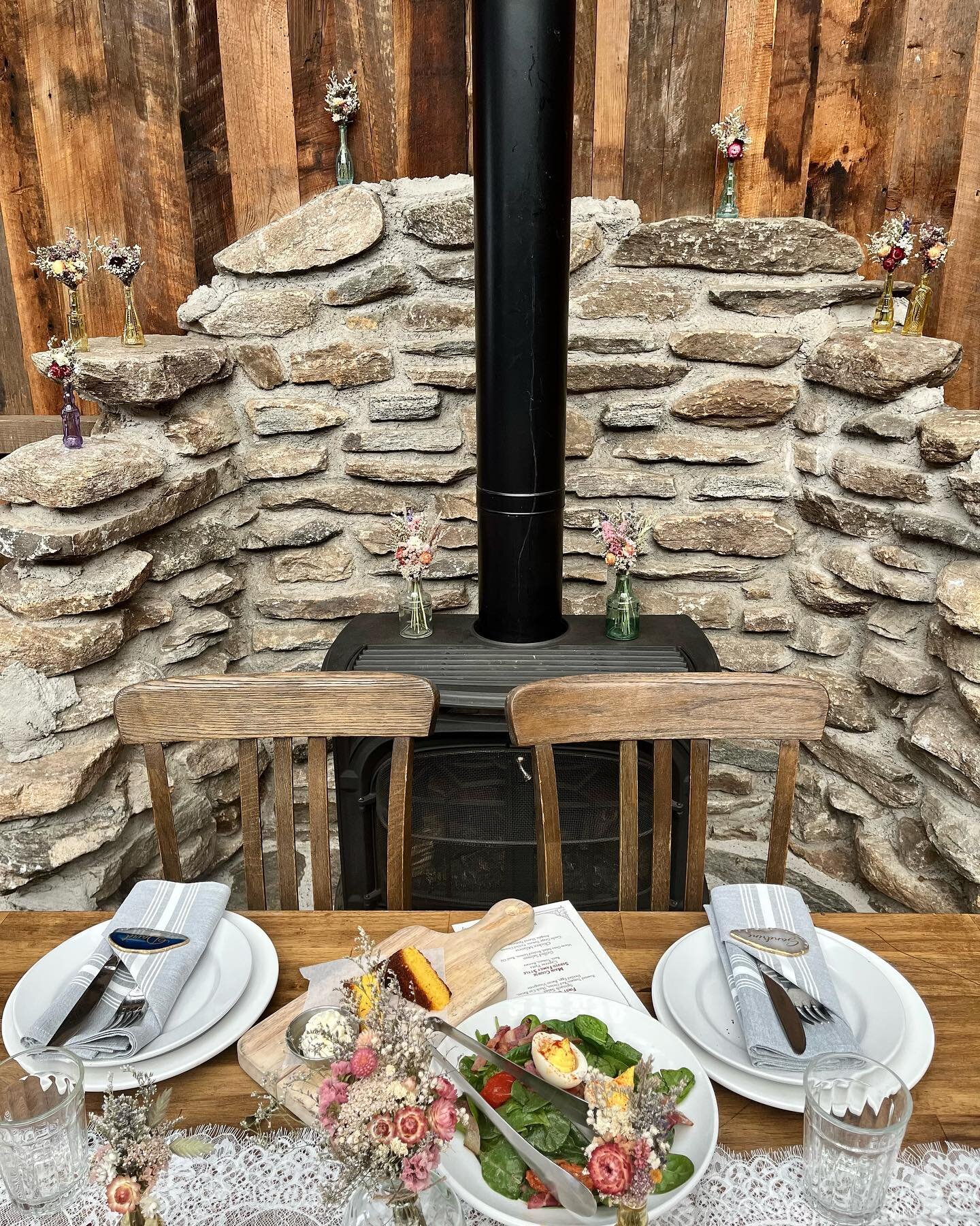 Table for 2 🤍
.
Contact Melissa for more information on booking your intimate wedding celebration with us at m.ortez@skoposhospitality.com
.
.
.
#microwedding #thebarn #sweetheartable #familystyle #privateevents