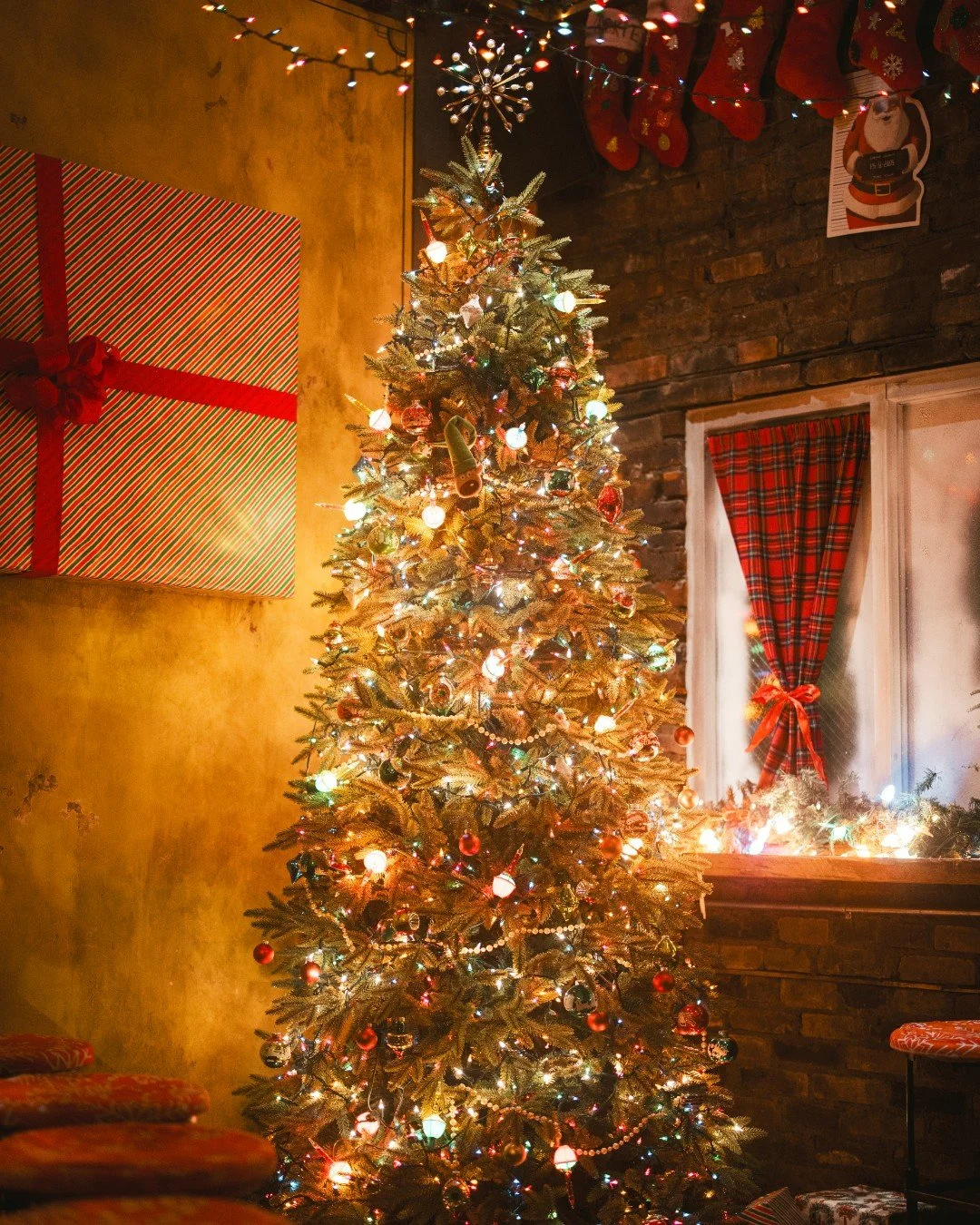 ONE MONTH 'TIL CHRISTMAS!! Brace yourselves &mdash; the holly jolly countdown begins NOW! 

#MiraclePartner #MiraclePopUp #MiracleonCentre