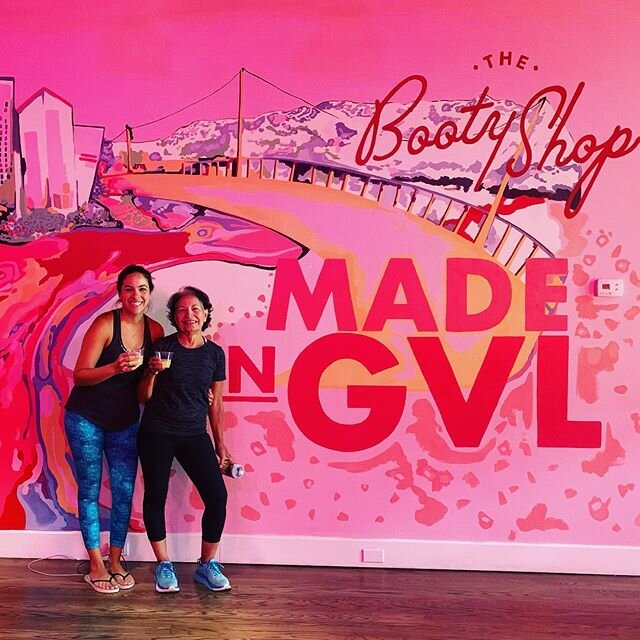 Post workout mimosas? Duh! You worked for it! 🥂 Mimosas and coffee are complimentary after every class at the Booty Shop because we aren&rsquo;t a fitness studio, we&rsquo;re a fitness bar! Come hangout with your favorite girl gang. We promise you w