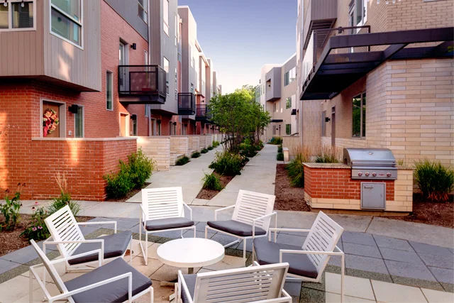 Hazel courtyard 1238-640w.jpg