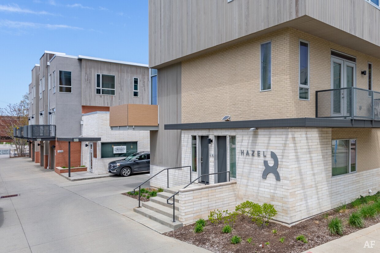 Hazel8AmenityCtr.jpg