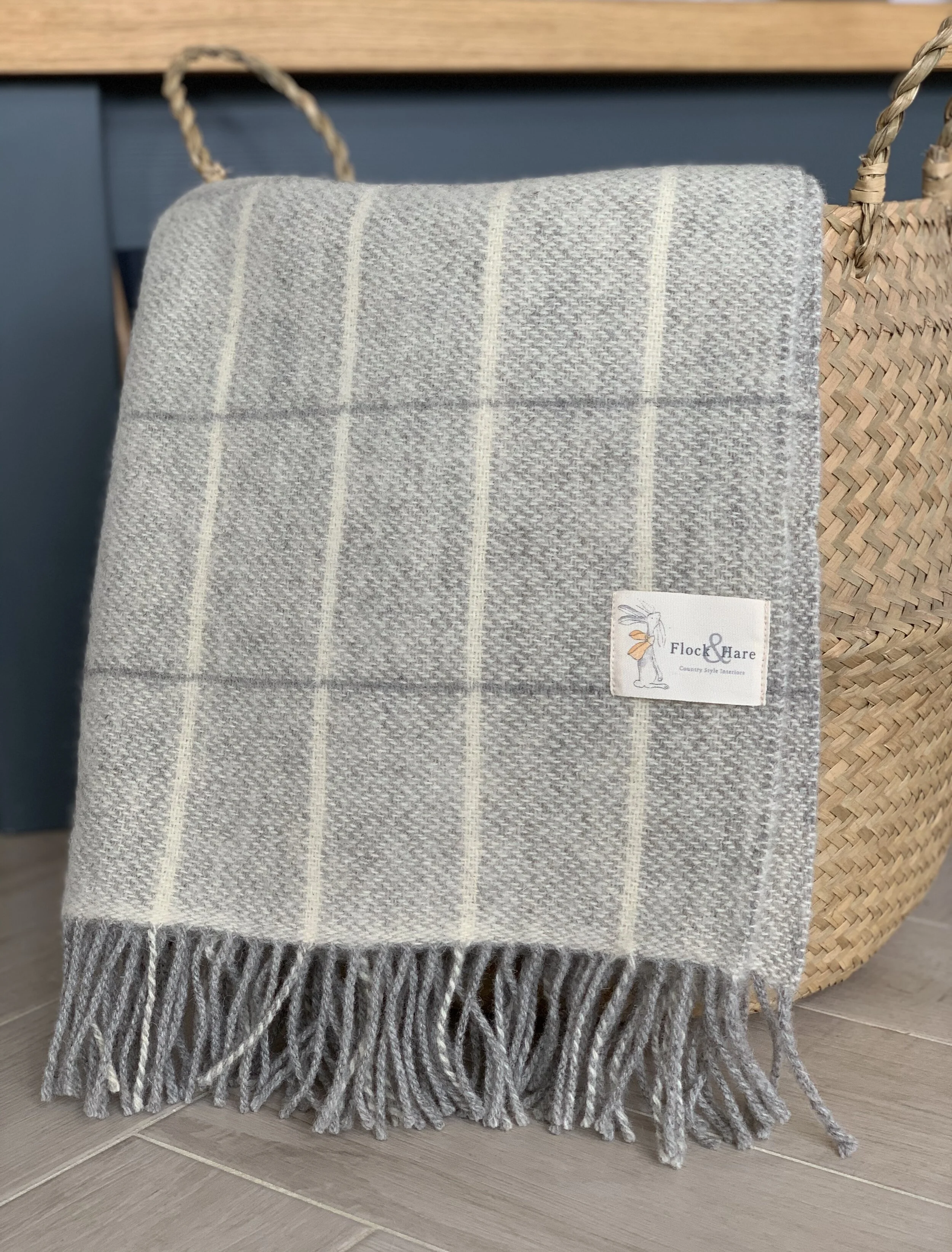 Knee Throw - Light Grey