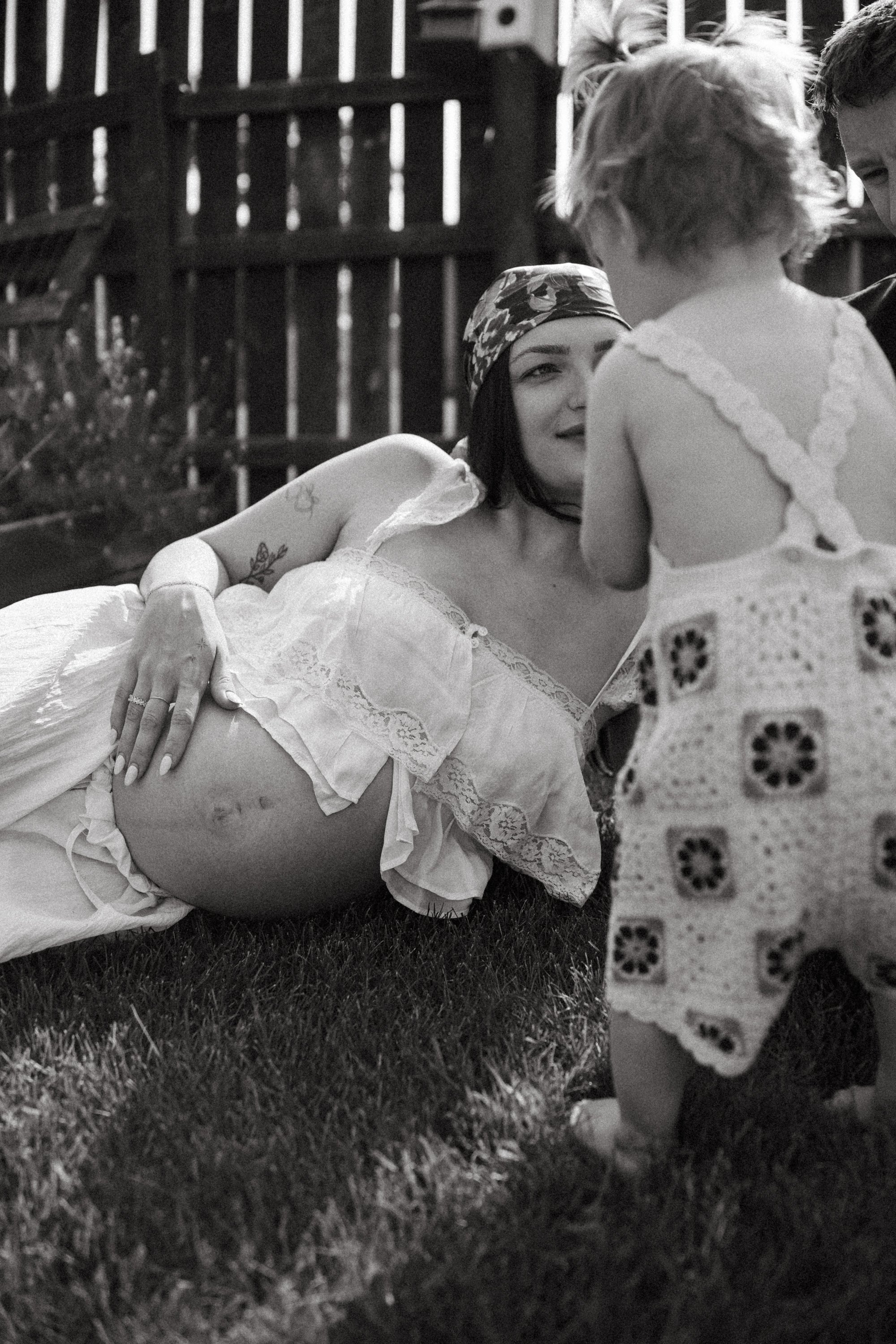 a backyard, family maternity session in beulah, north dakota