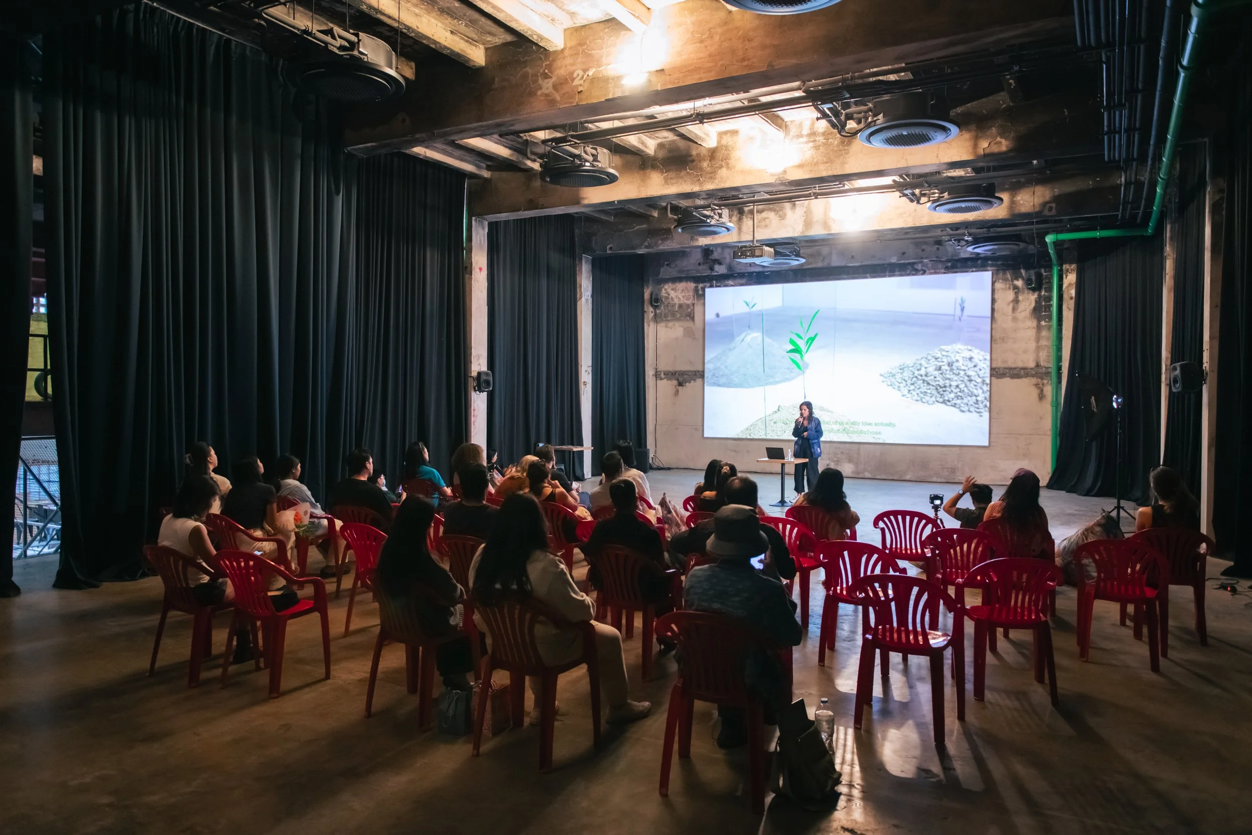 นุ้ยเป็นศิลปิน I am an artist