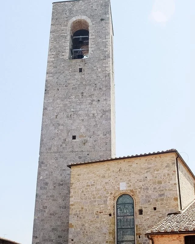 One of the many preserved towers that defines San Gimignano&rsquo;s medieval hilltop skyline ✨ #coterieadventures #collaborationabroad ⠀⠀⠀⠀⠀⠀⠀⠀⠀ #tuscanygram #tuscanybuzz #exploreitaly #instatuscany  #tuscany #tuscanyitaly #tuscanstyle #discovertusca