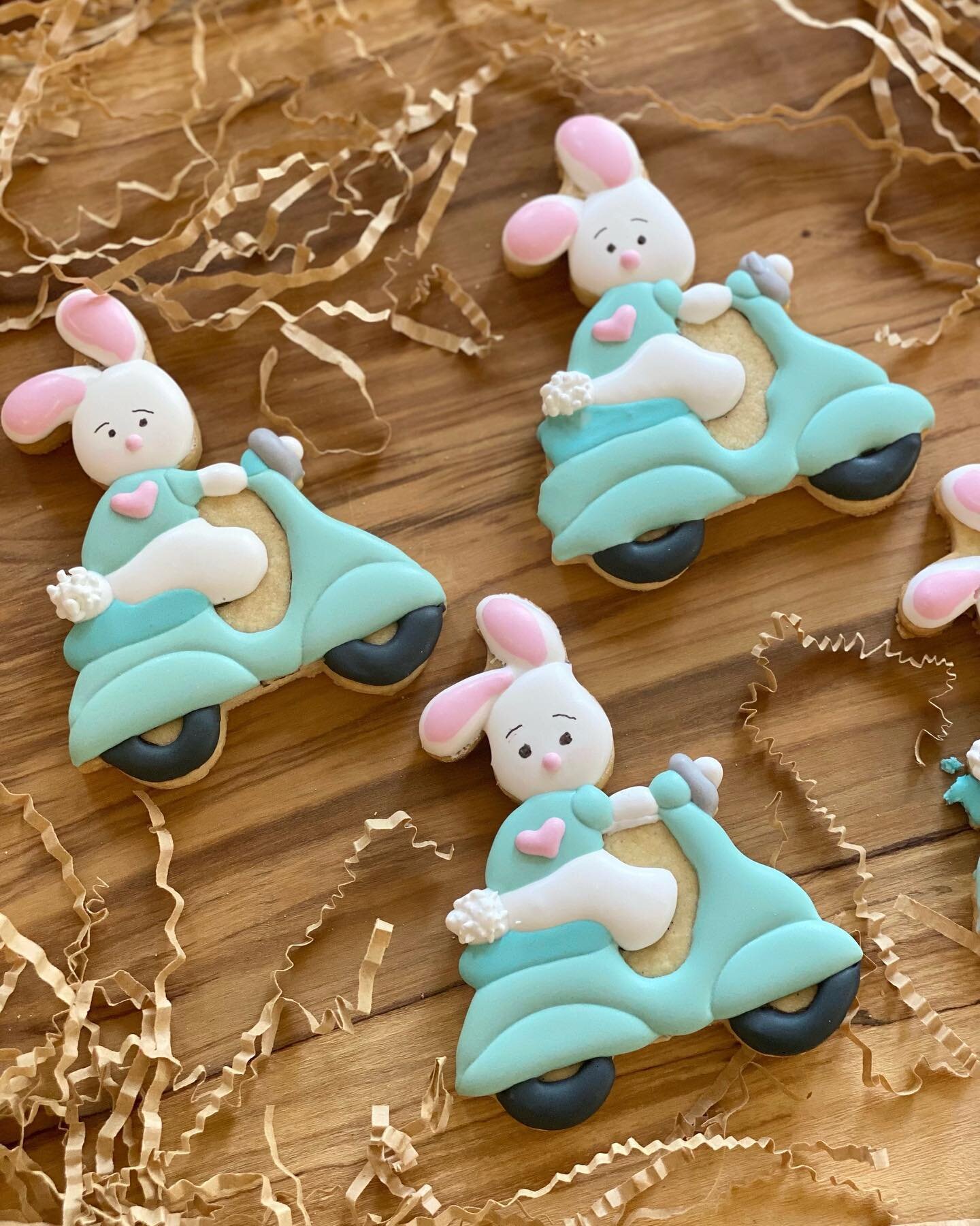 Happy Easter everyone&hellip;.. This would have to be one of my favourite designs. Say &ldquo;hello&rdquo; to Pip. Design and cutter by the very talented @thevintagecookiejar #eastercookie #melbournecookies #cookiescookiescookies #instagramcookies #v
