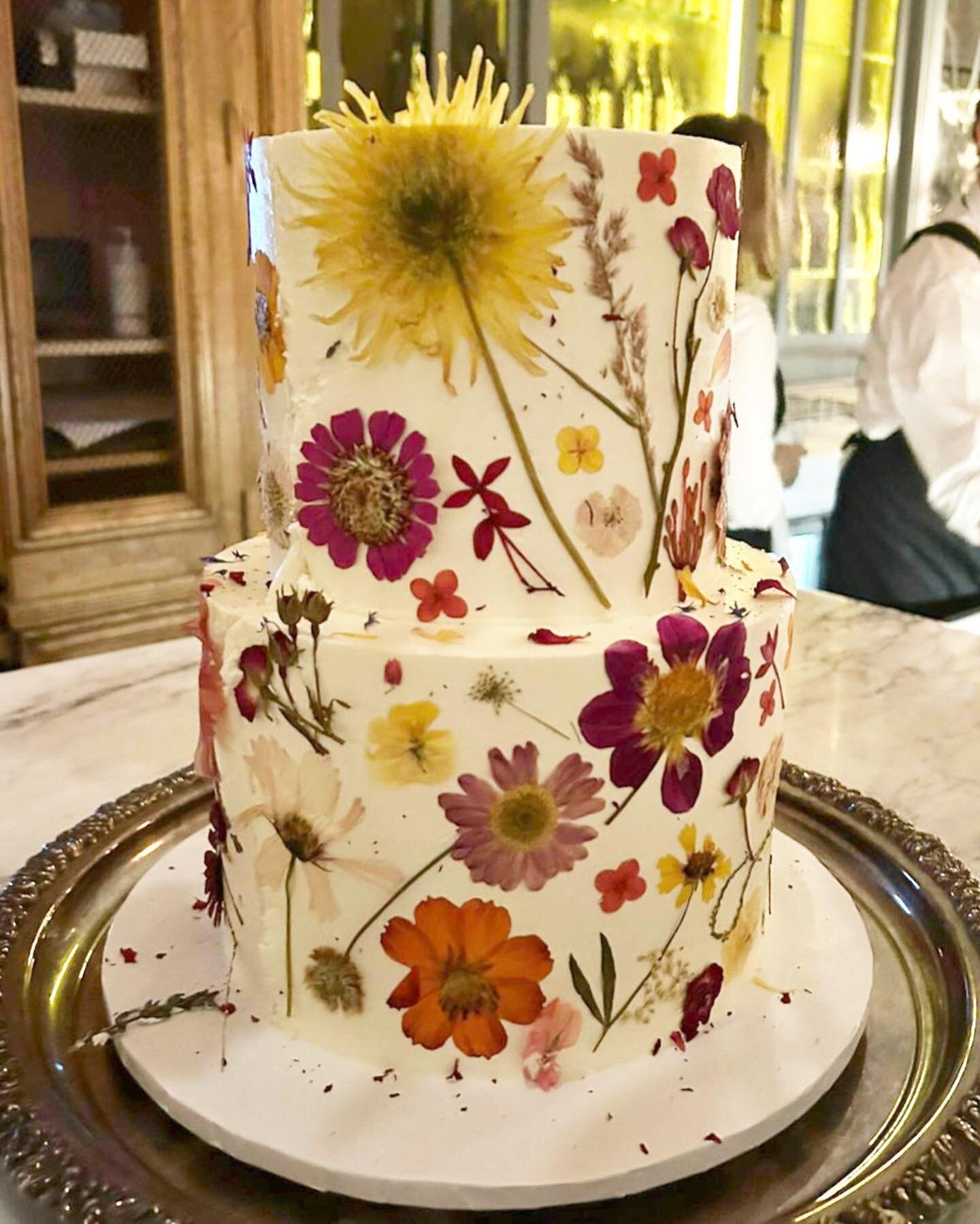 &ldquo;Where flowers bloom so does love&rdquo;. - Unknown
Setting the mood for this wedding cake with the most beautiful  pressed flowers from @pretty.produce. 

Cake details: Lemon and raspberry cake soaked in a lemon syrup and filled with a white c