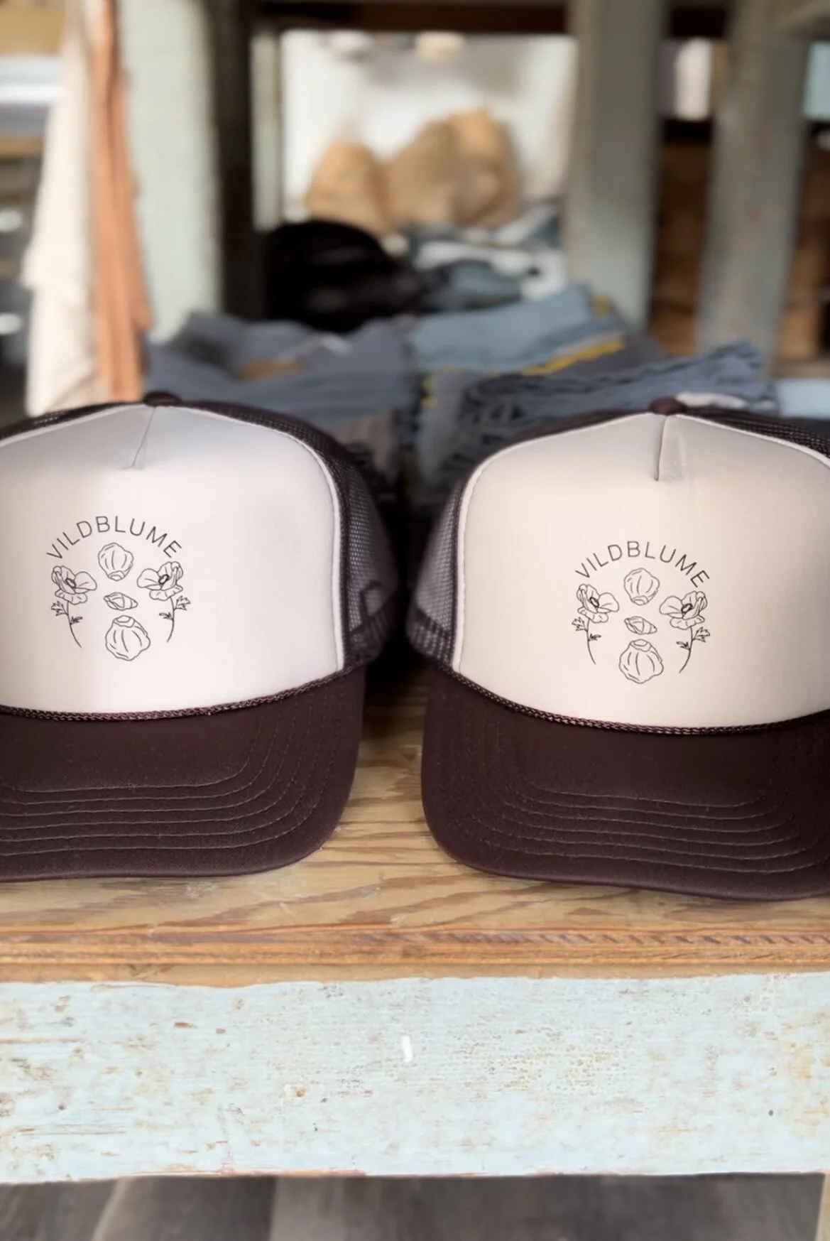 LOGO TRUCKER HAT