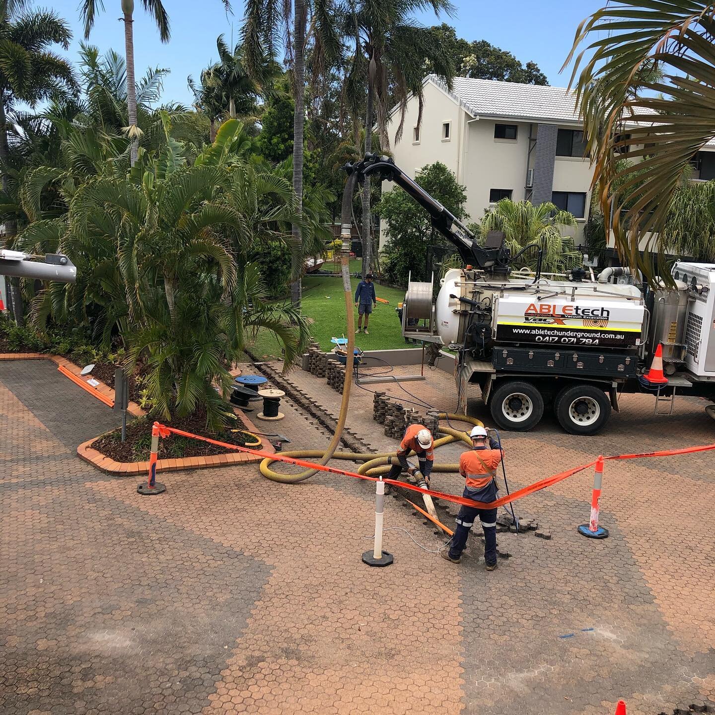 Doing a vac dig across the driveway today @culgoapointbeachresort for the new pool heater mains.