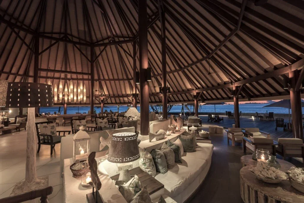 Denis-Private-Island_Restaurant-Lounge-001-1024x684+edited.webp