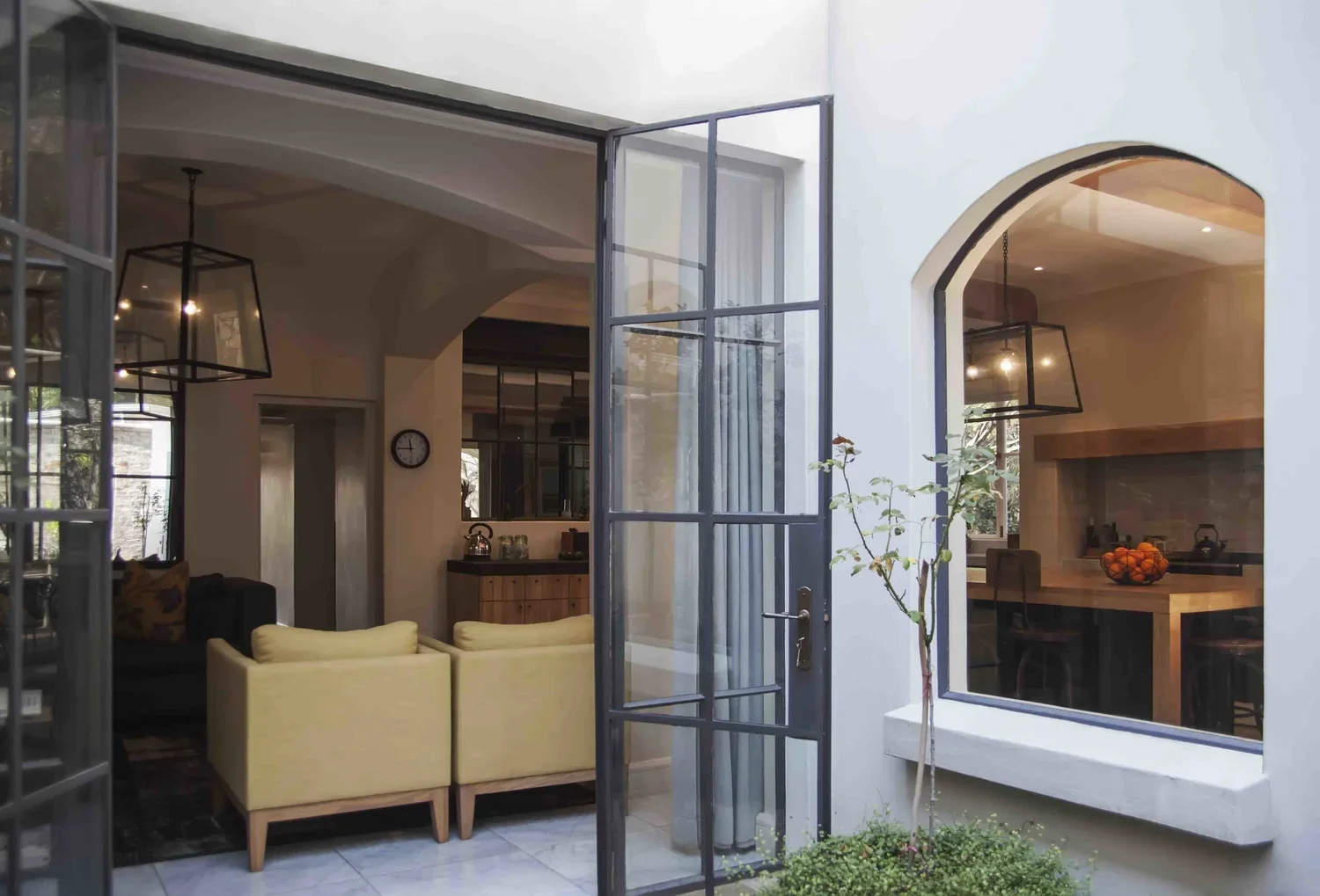 Masterworx+-+Bryanston+House+2+courtyard+2.webp