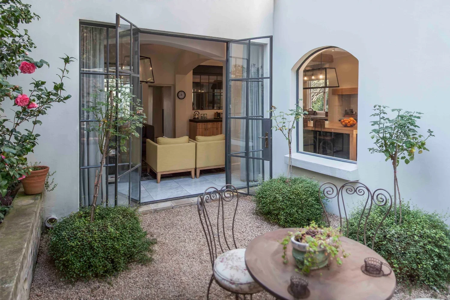 Masterworx+-+Bryanston+House+2+courtyard.webp