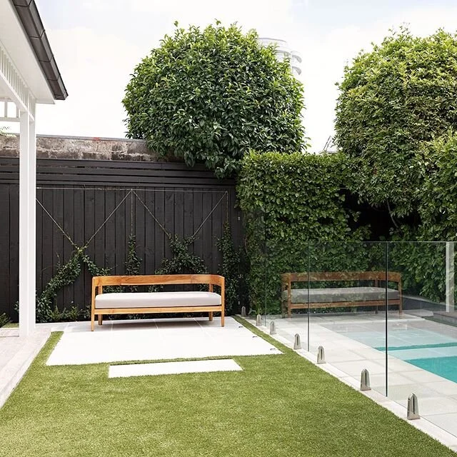 Our latest line up includes this contemporary Ponsonby back garden space. Minimalist design, clean lines and the perfect possie to contemplate life poolside over a morning cuppa ☕️ Low maintenance, artificial grass &amp; hard wearing paving. Landscape design is all about making the very most of smaller spaces. If you&rsquo;d like to chat to us about a design for your place, get in touch today. Planted is back and at em for Alert Level 3 and we&rsquo;d love to spend some of our Winter getting your place ready for Spring! ⛄️