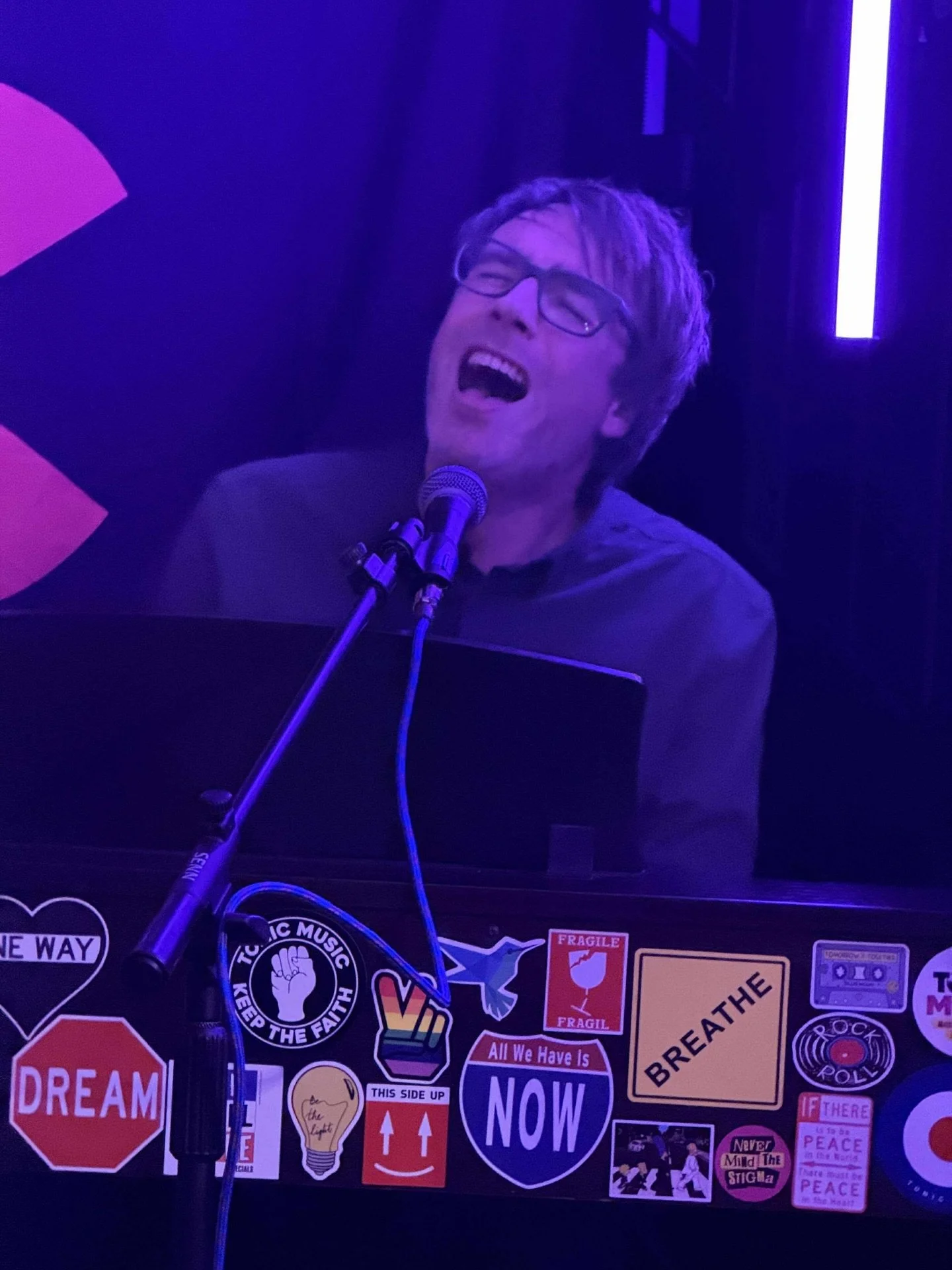 Ohh Icebreaker 💙

Thank you to everyone who came down, supported new music, and made @ice_breaker_uk the gem it is. Personally, I just about held it together on a surprisingly emotional one - I&rsquo;m so grateful to have music in my life and take n