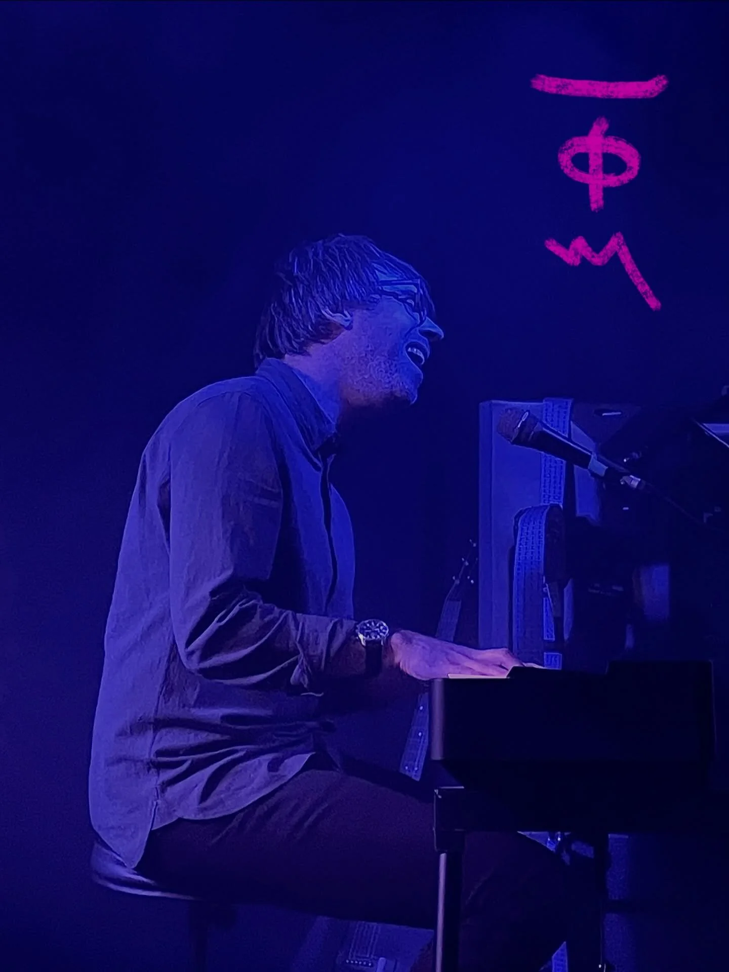 Tonight! Join me at The Spice of Life, London for a night of singer/songwriters.

Doors 7pm. FT stage time: 7:45pm.

Soho, let&rsquo;s do this x

📷 @neath1963 
❤️ @substancegigs